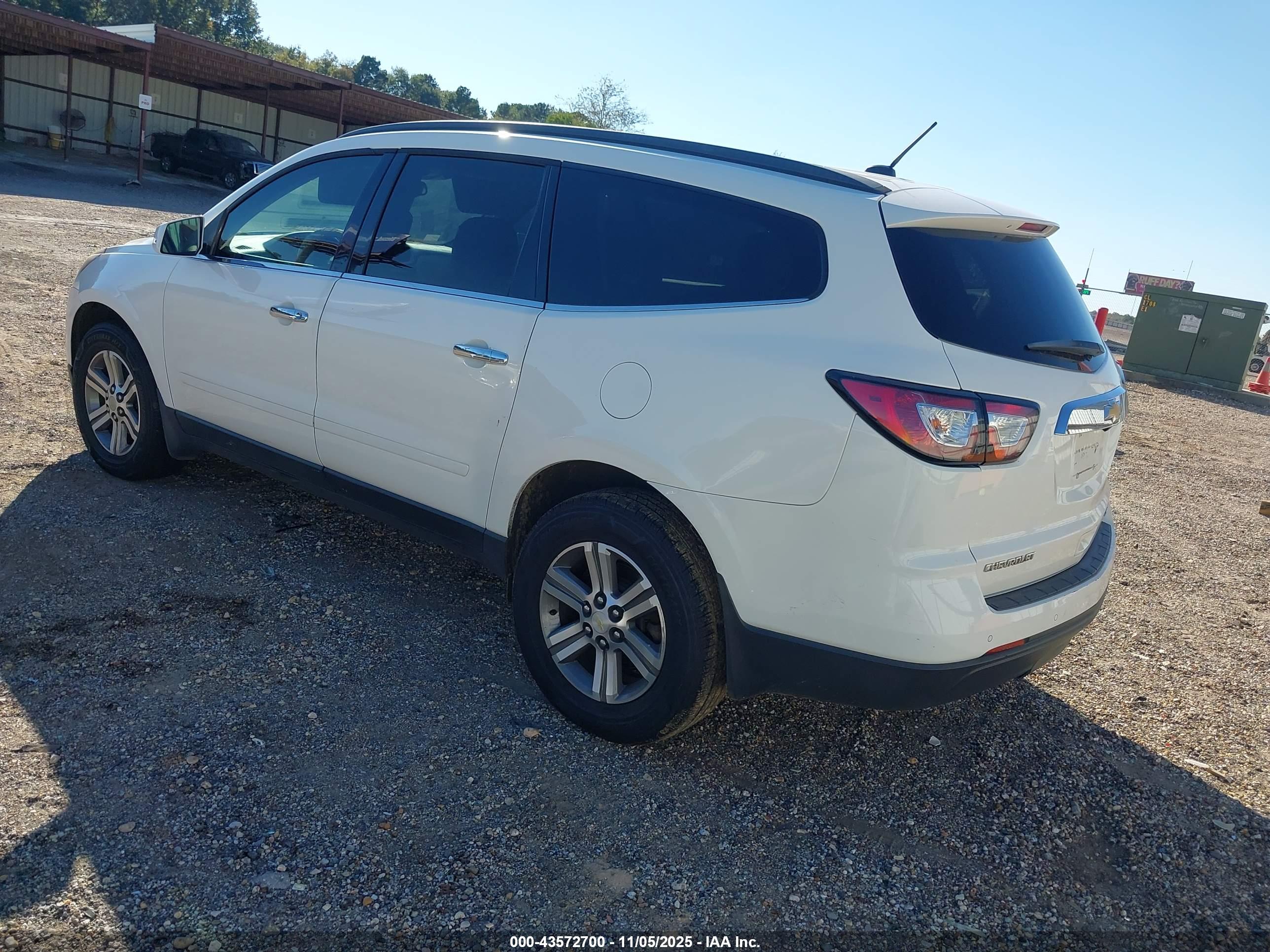 CHEVROLET TRAVERSE image 3