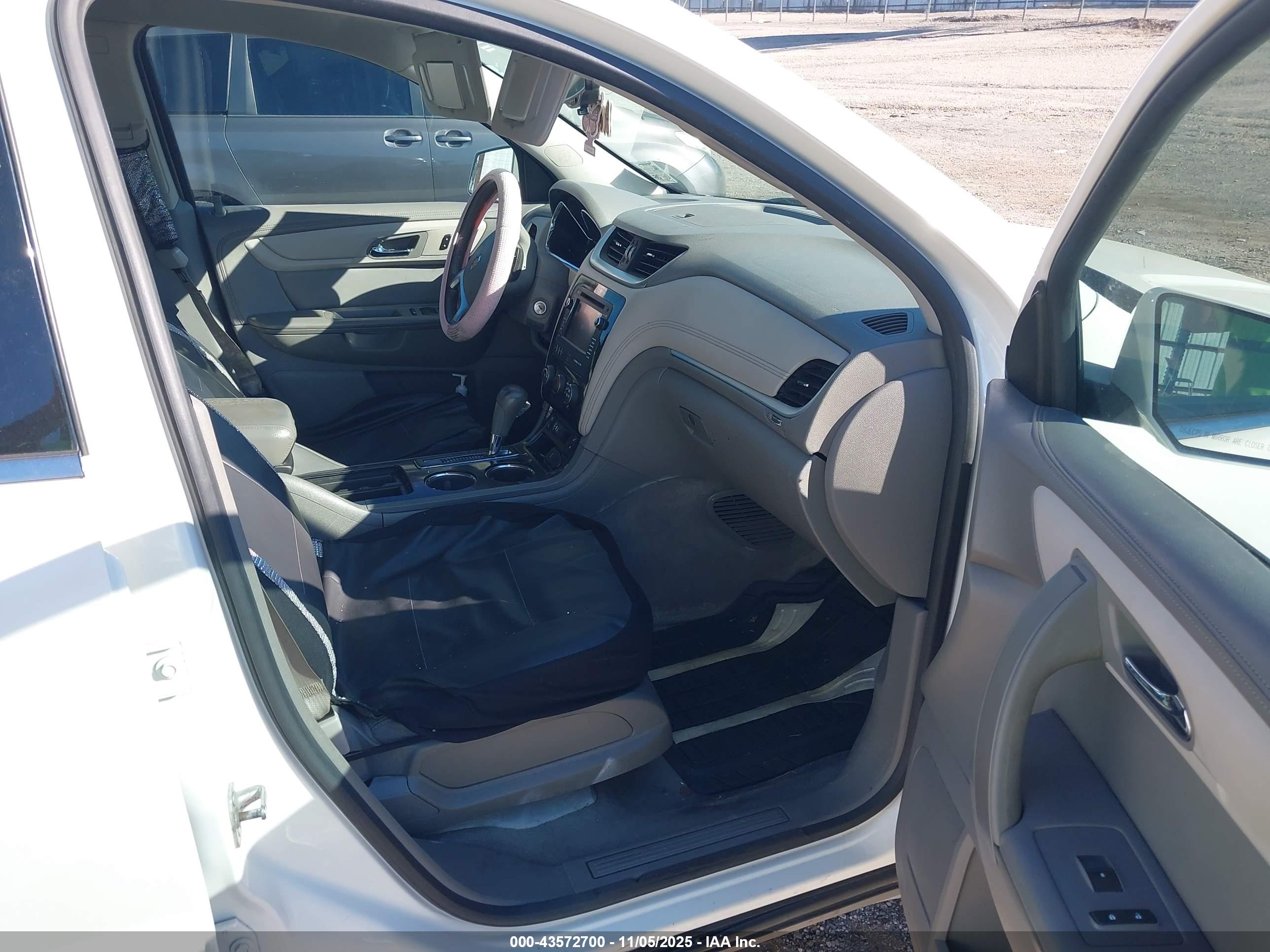 CHEVROLET TRAVERSE image 5