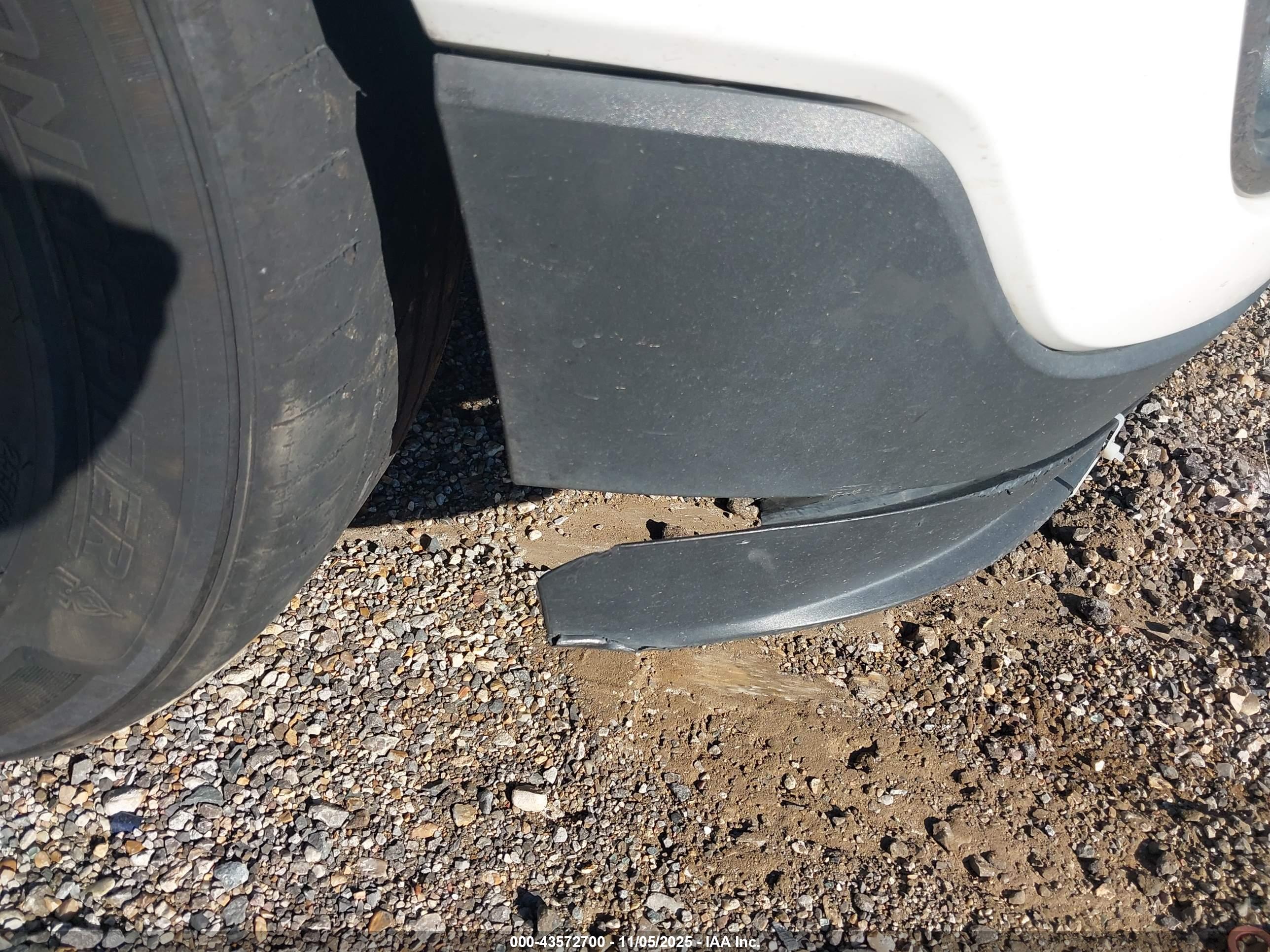 CHEVROLET TRAVERSE image 6