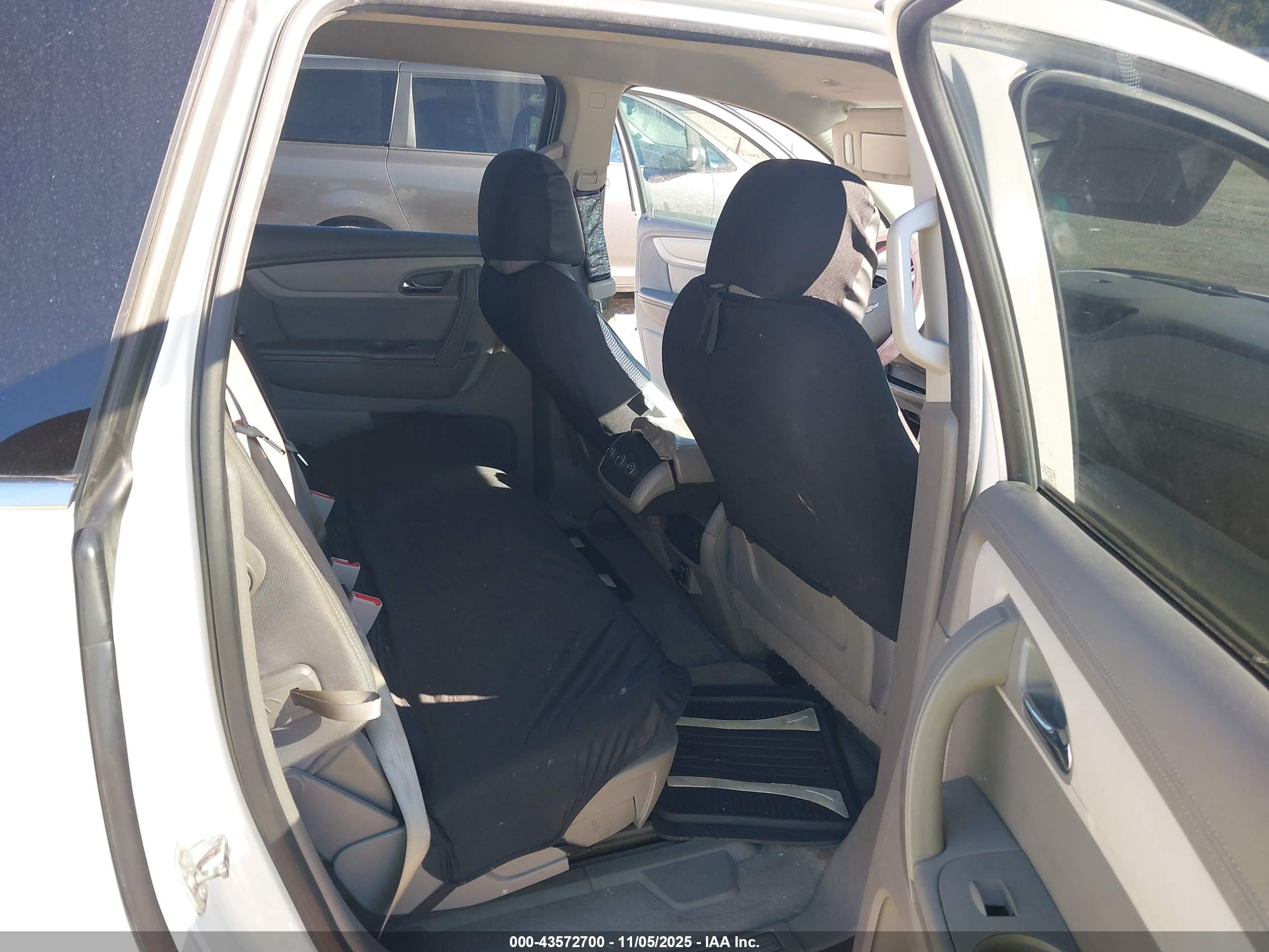 CHEVROLET TRAVERSE image 8