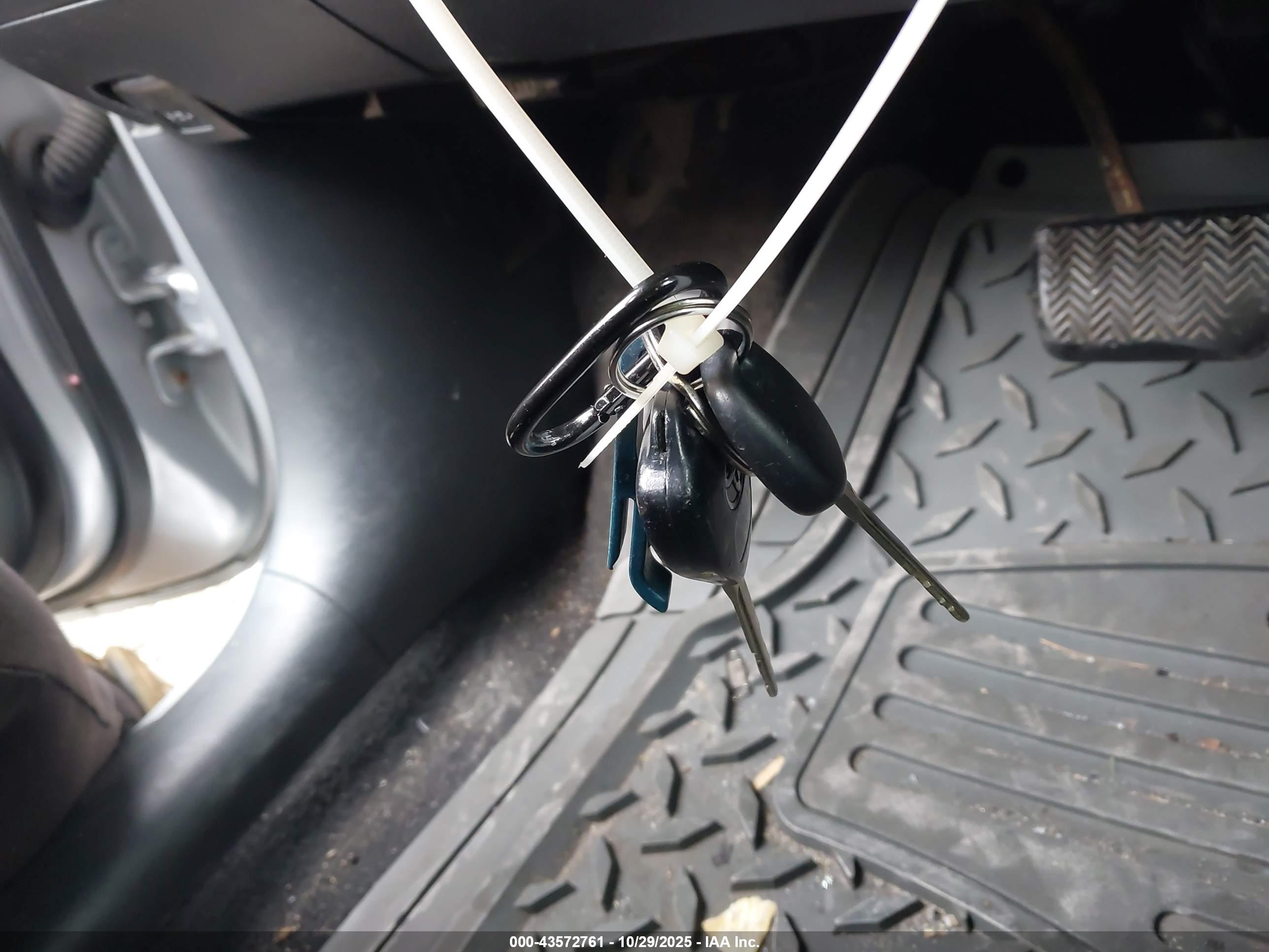 TOYOTA RAV4 image 11