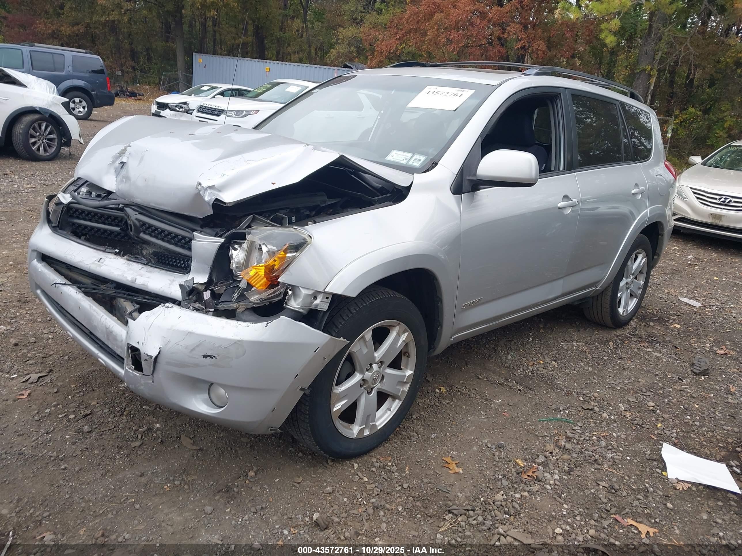 TOYOTA RAV4 image 2
