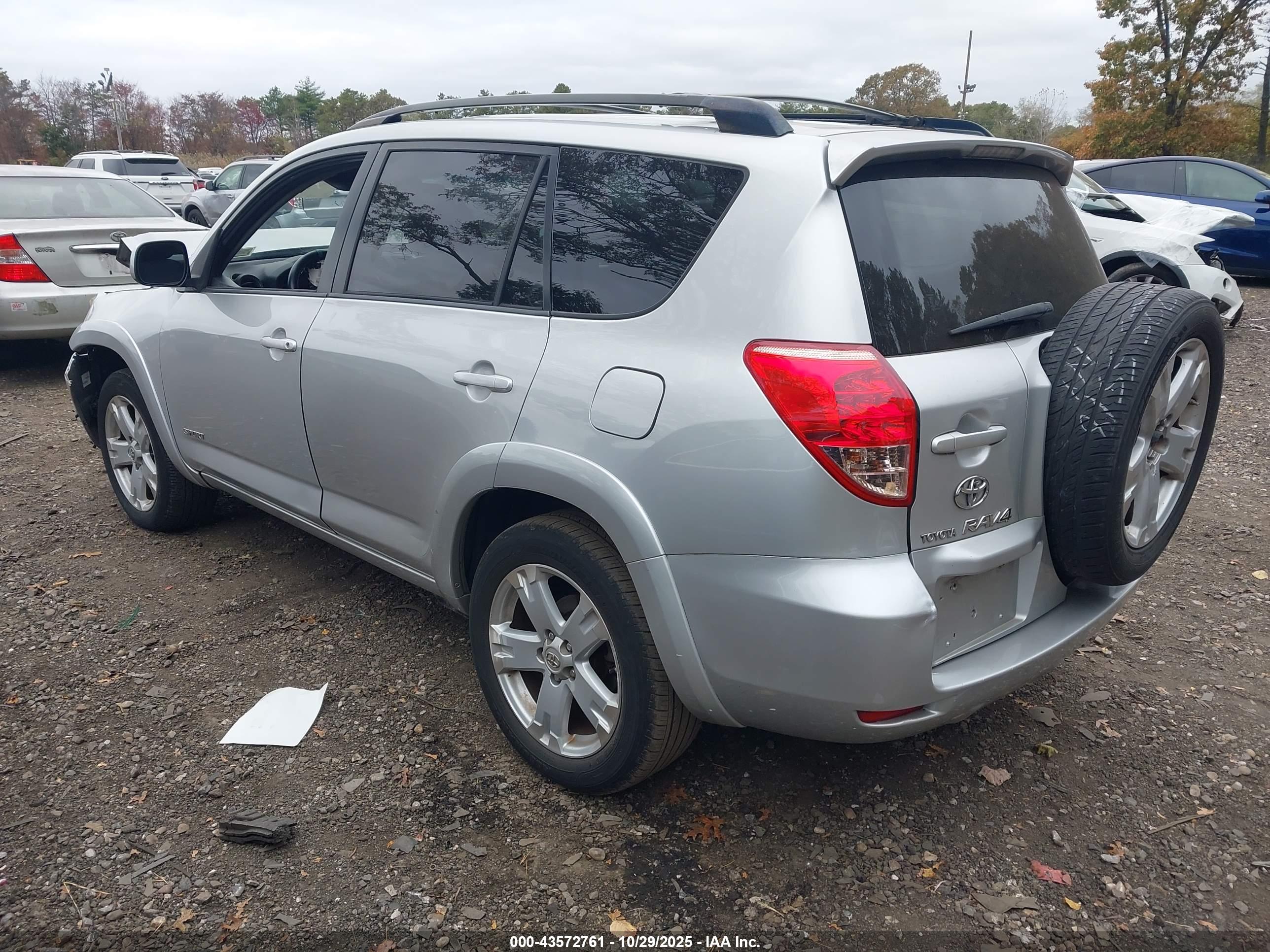 TOYOTA RAV4 image 3