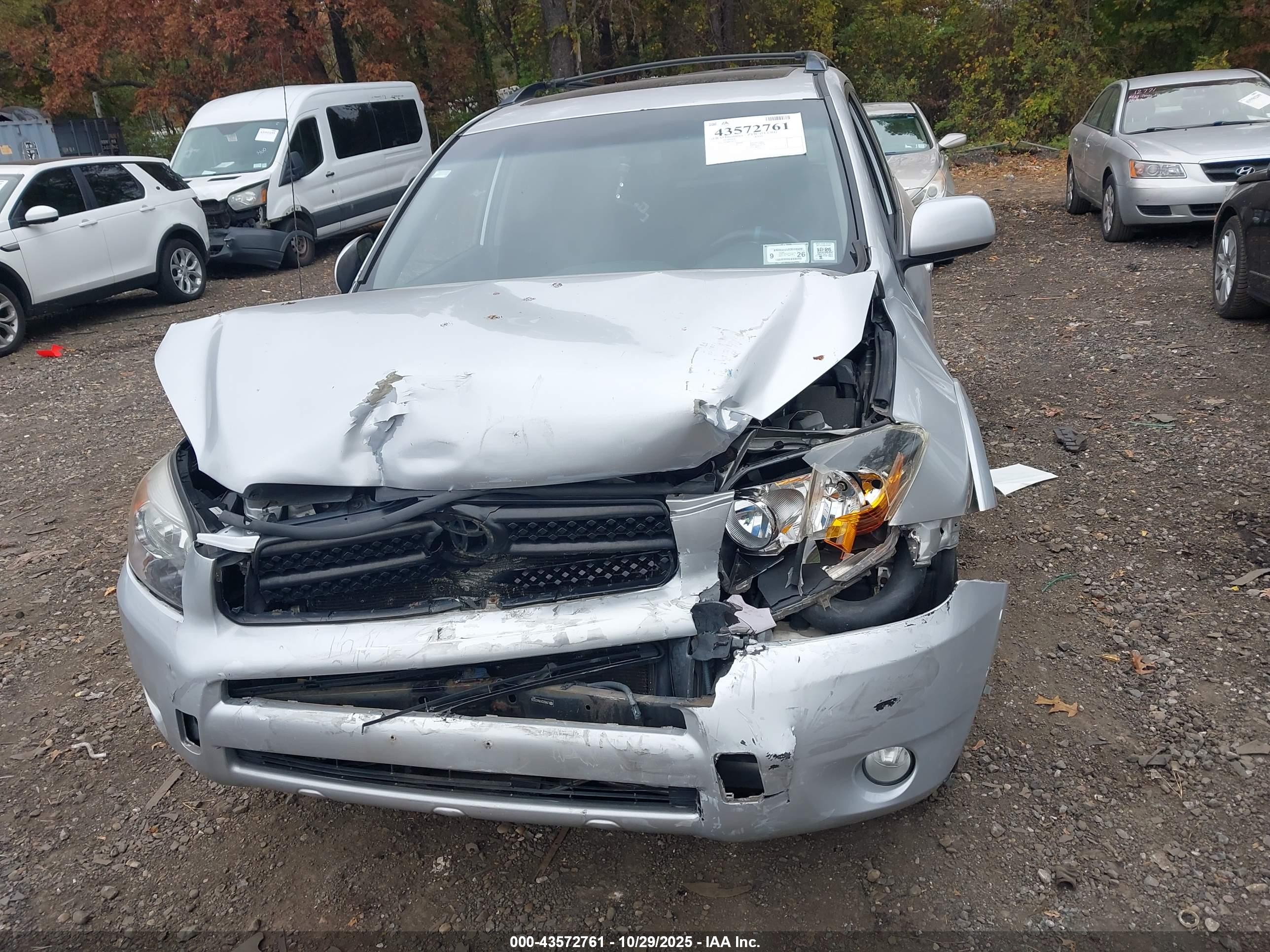TOYOTA RAV4 image 6