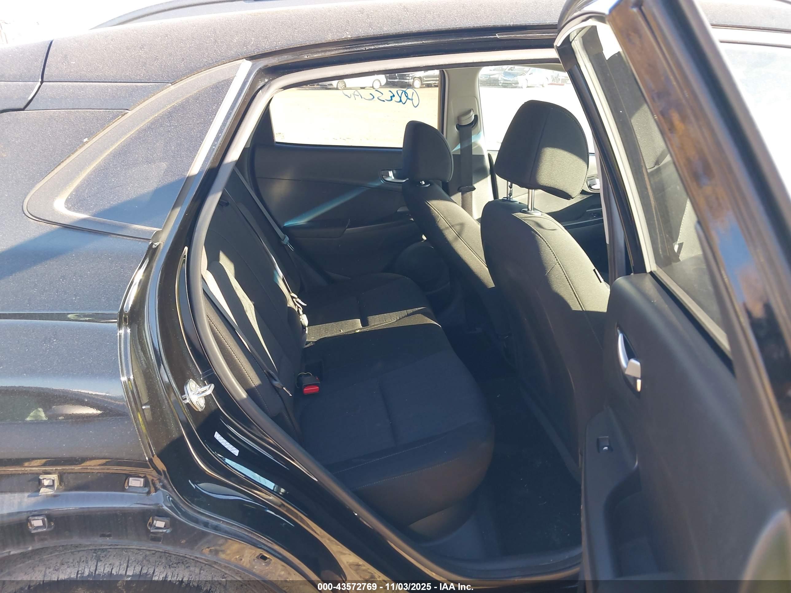 HYUNDAI KONA image 8