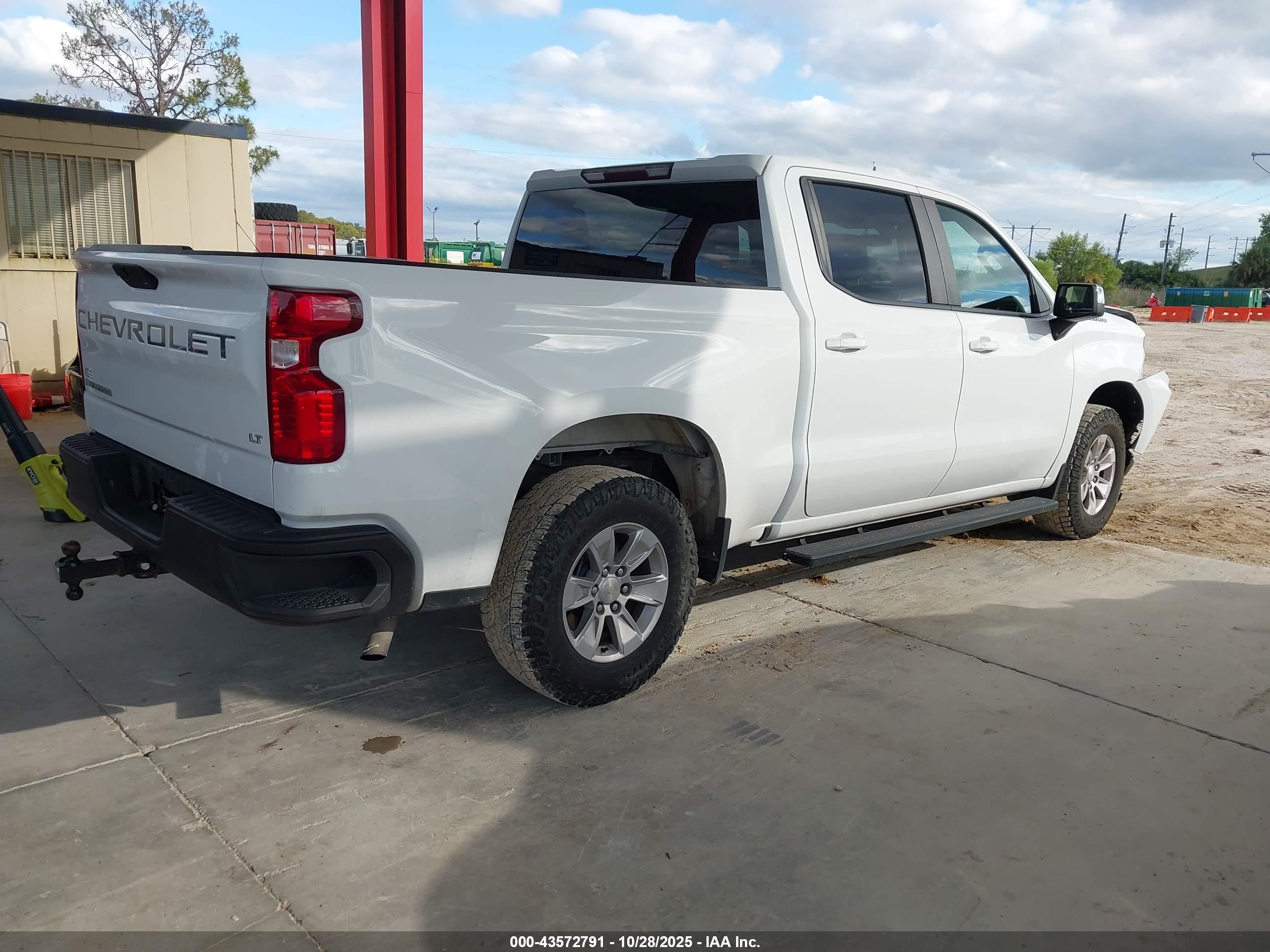 CHEVROLET SILVERADO image 4