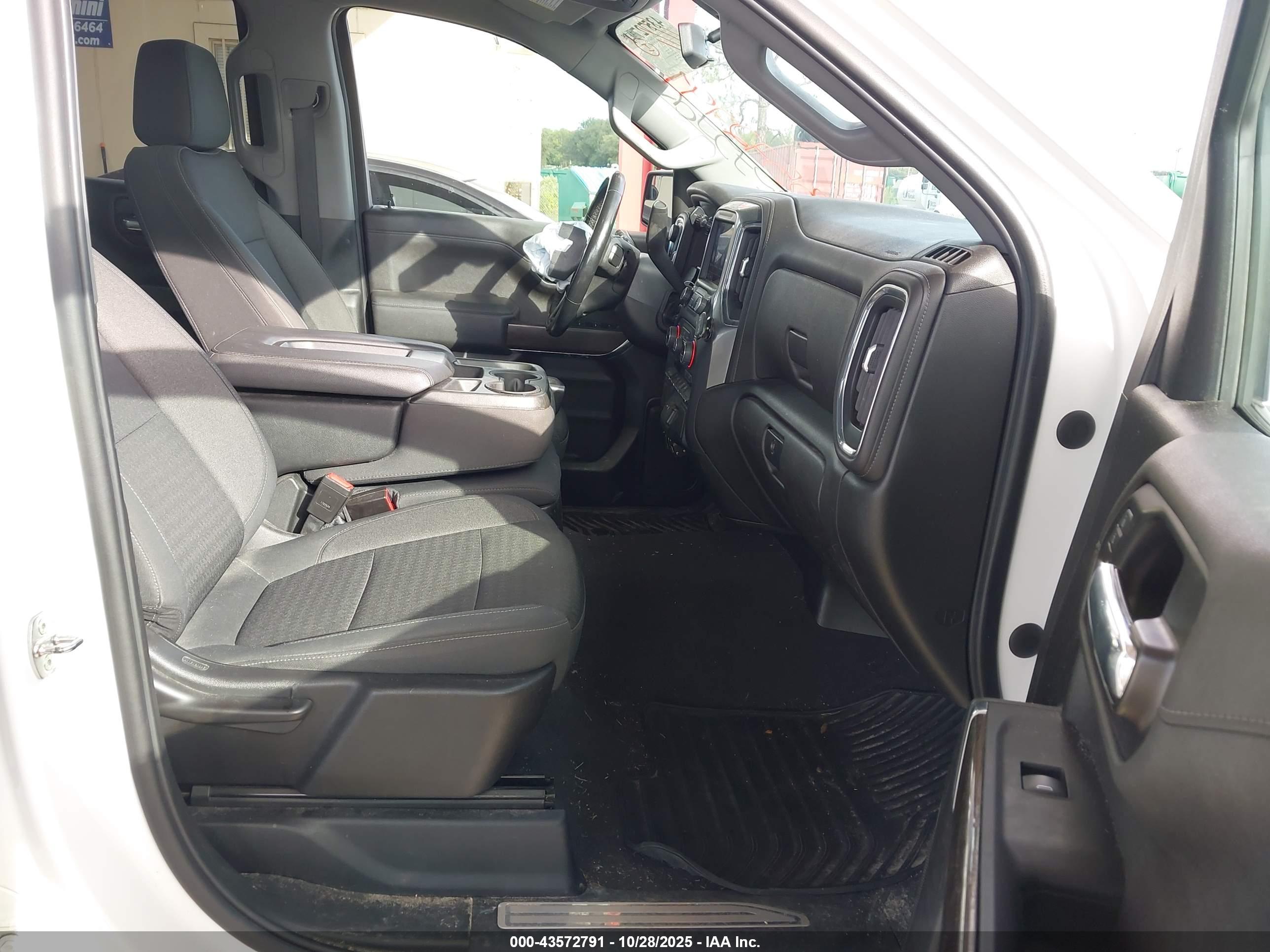 CHEVROLET SILVERADO image 5