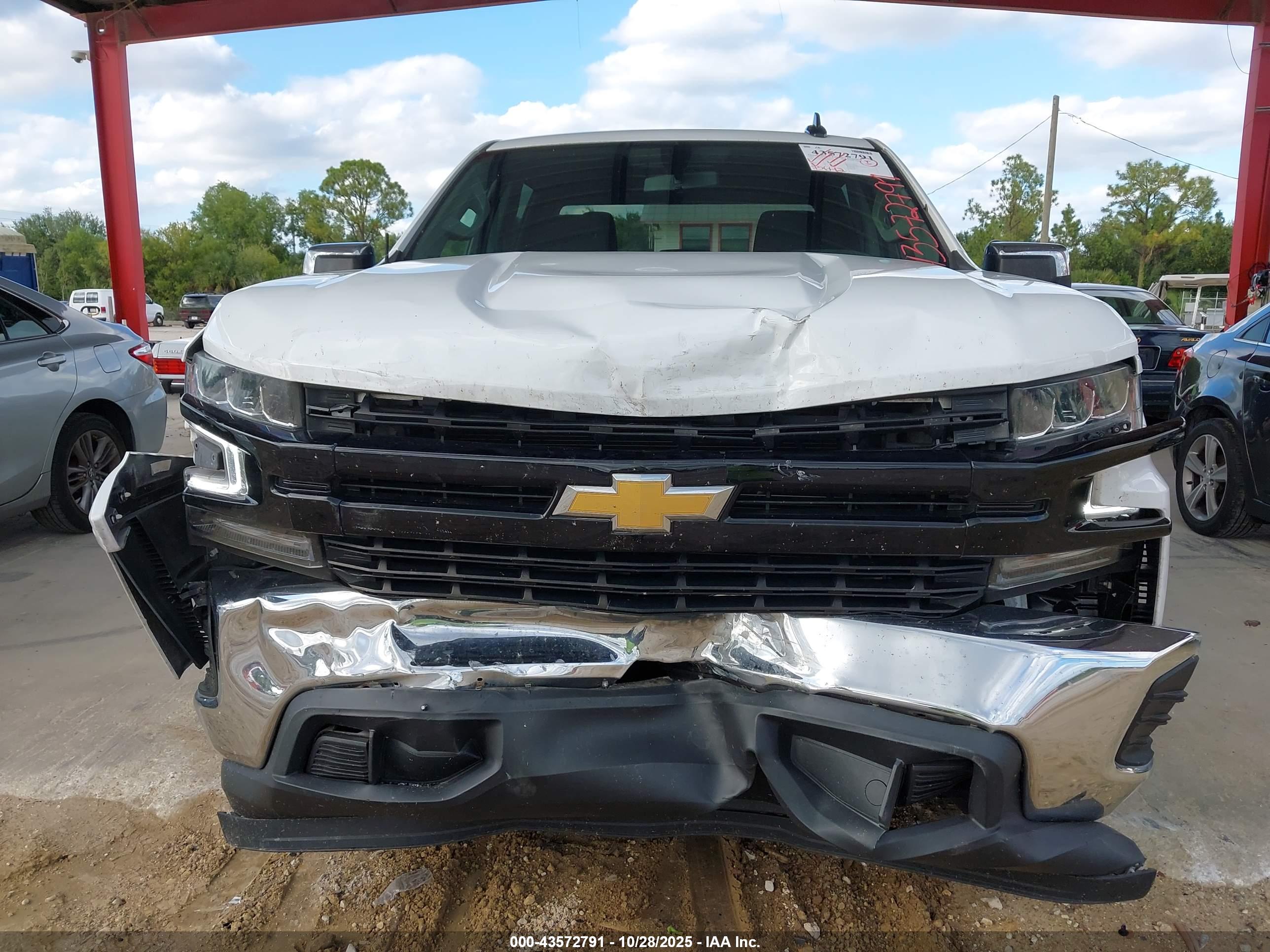 CHEVROLET SILVERADO image 6