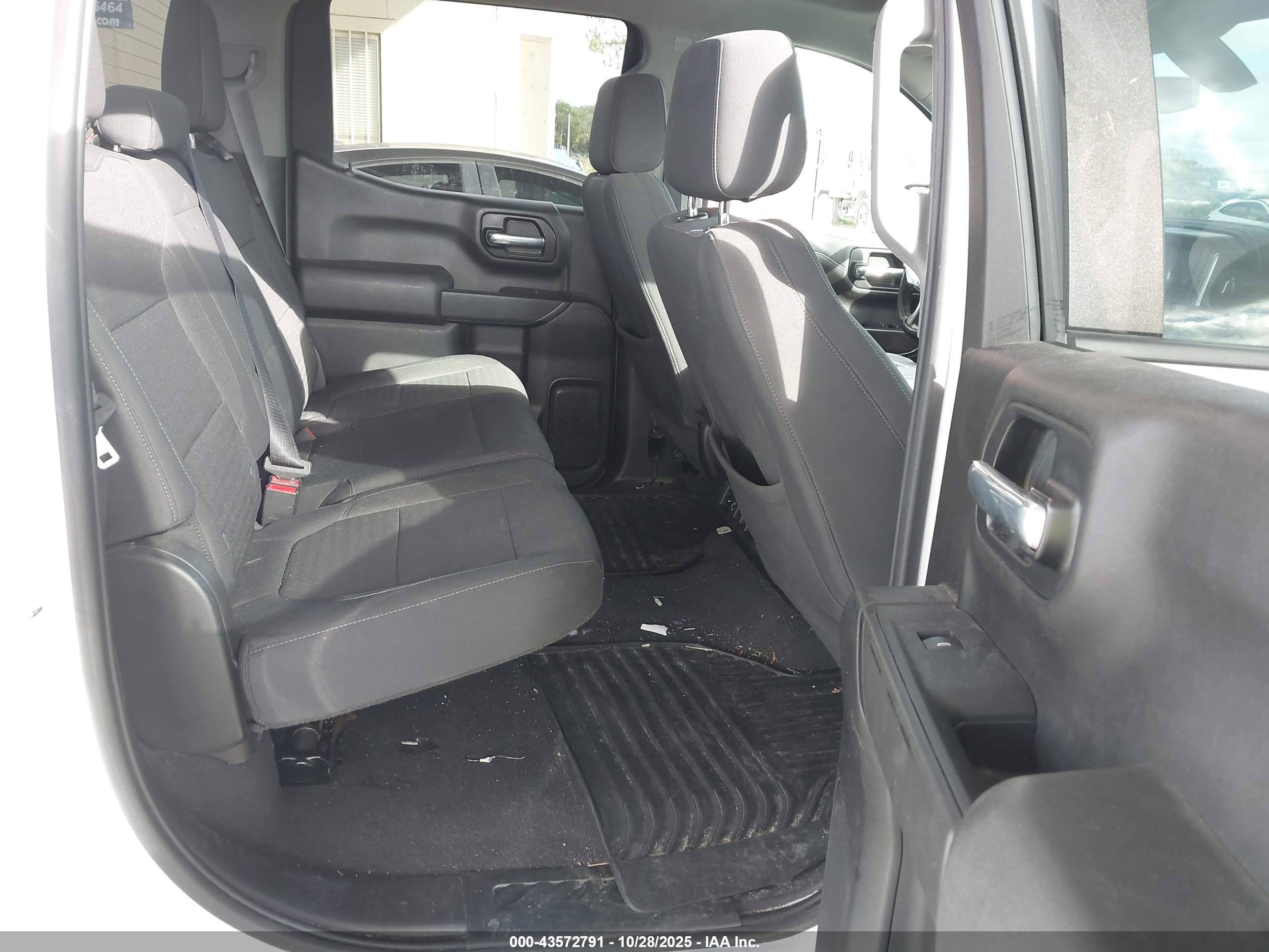 CHEVROLET SILVERADO image 8