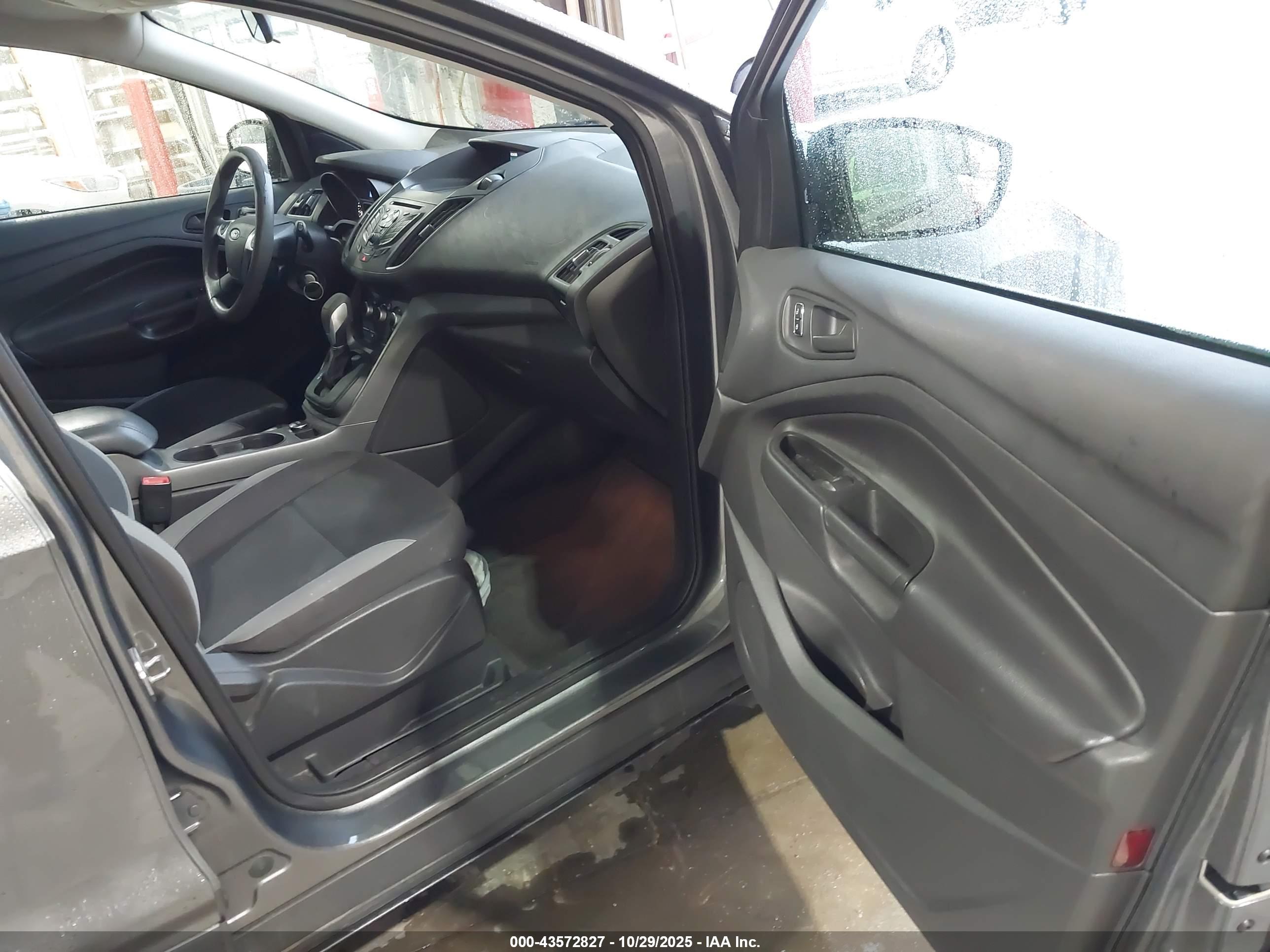 FORD ESCAPE image 5