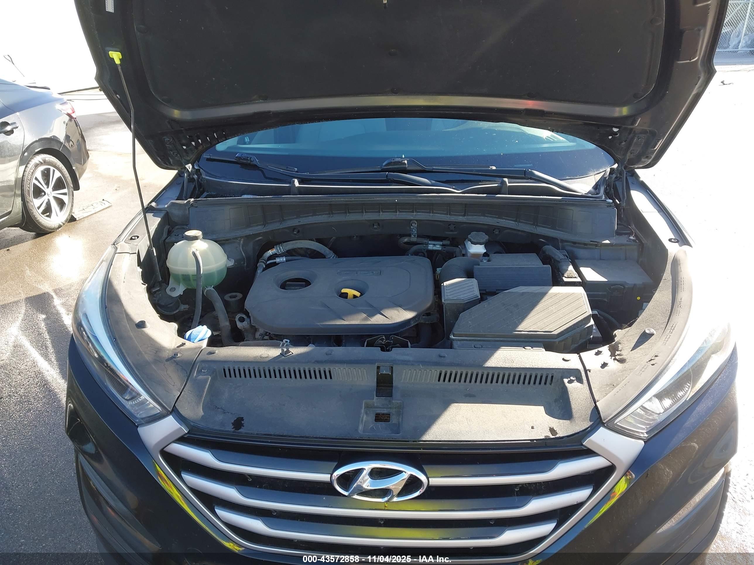 HYUNDAI TUCSON image 10