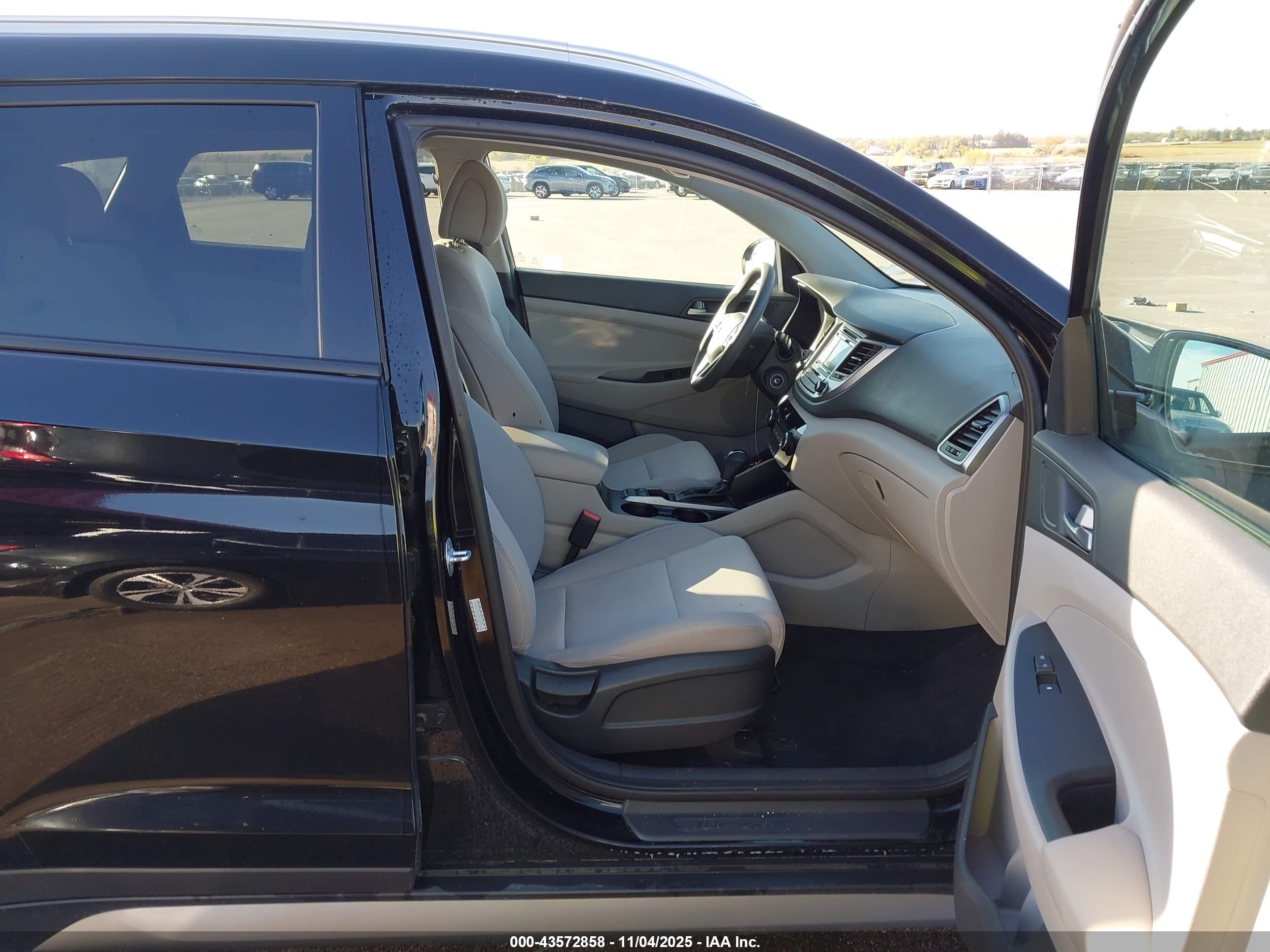 HYUNDAI TUCSON image 5
