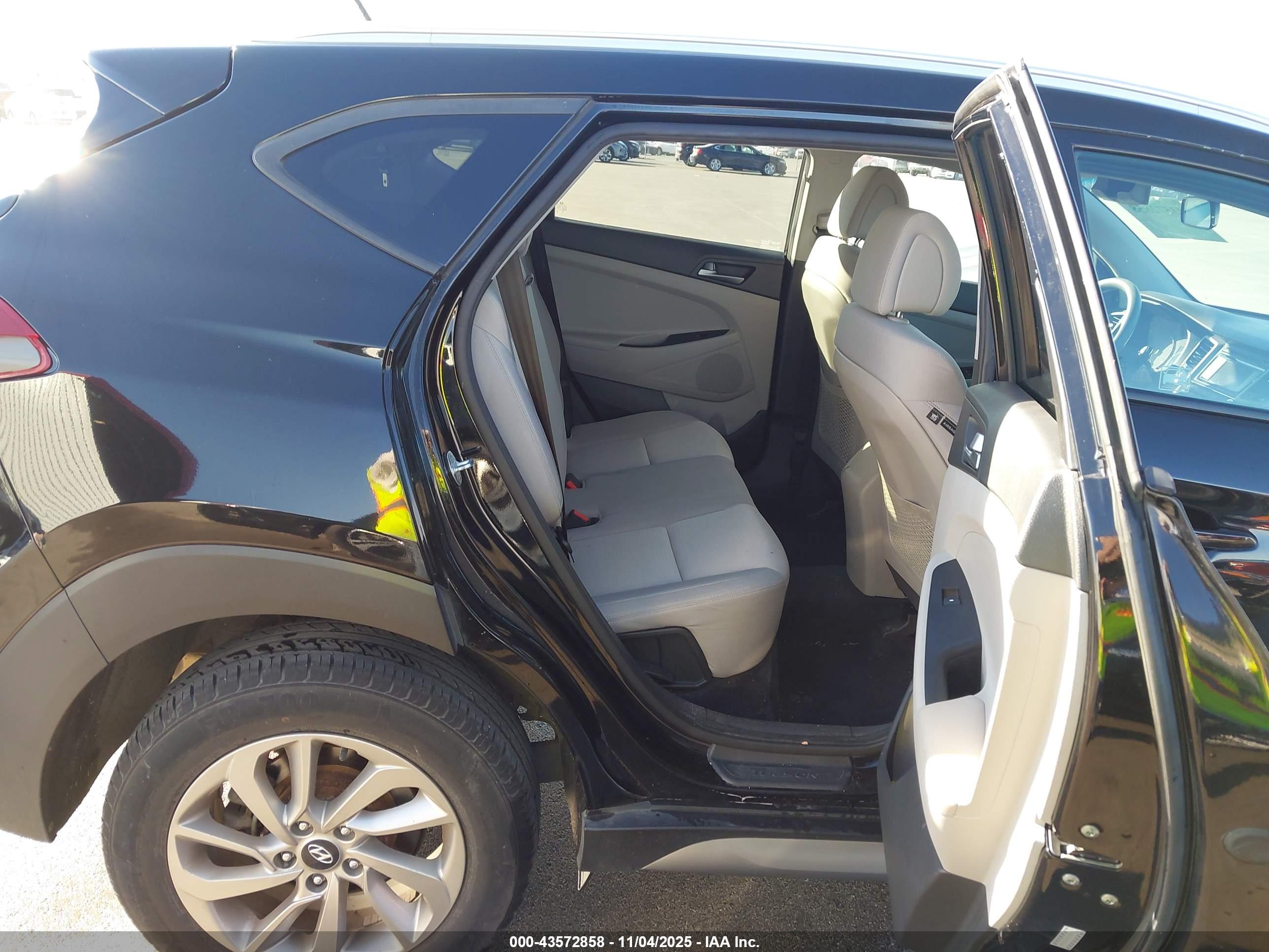 HYUNDAI TUCSON image 8