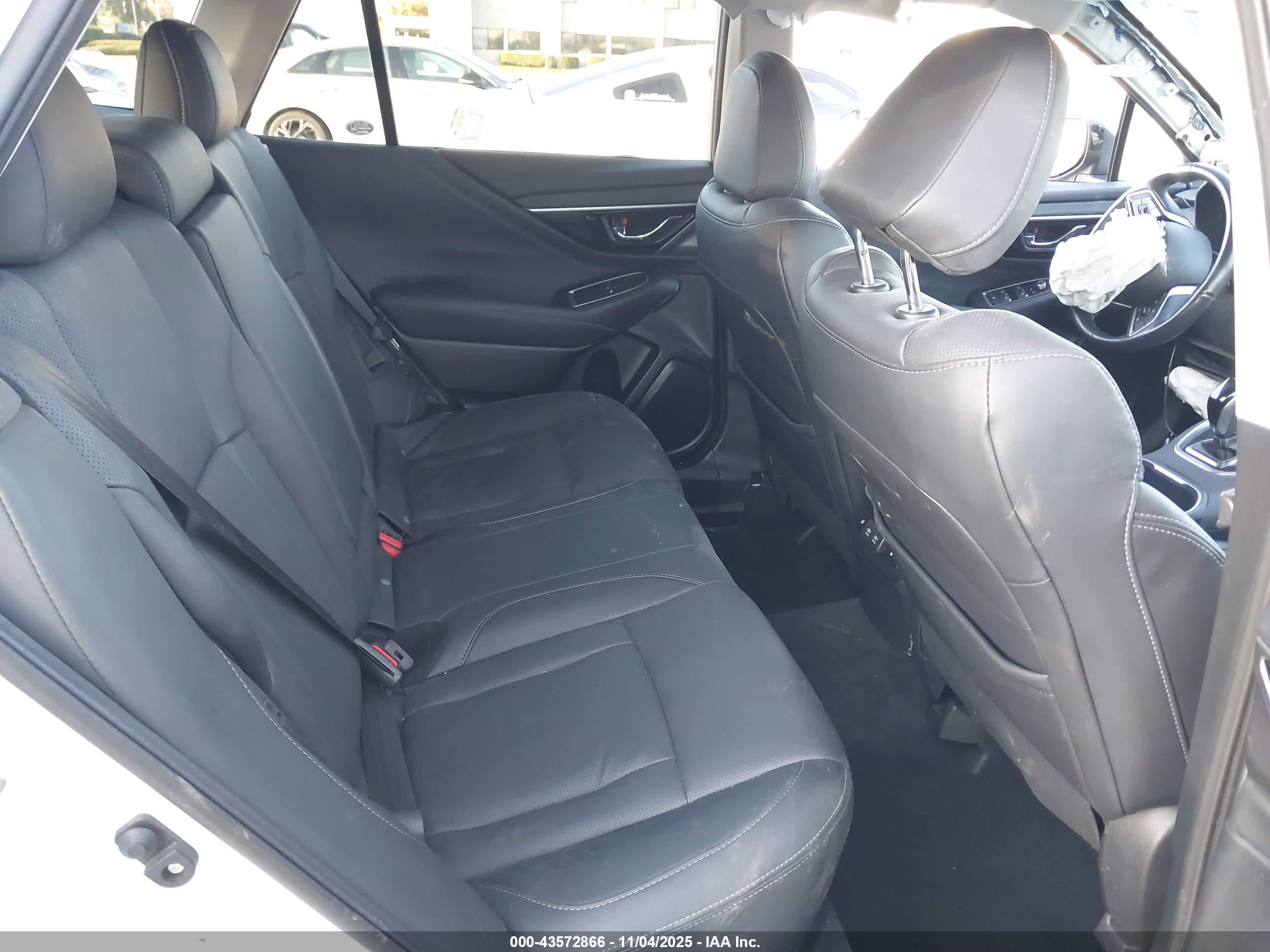 SUBARU OUTBACK image 8