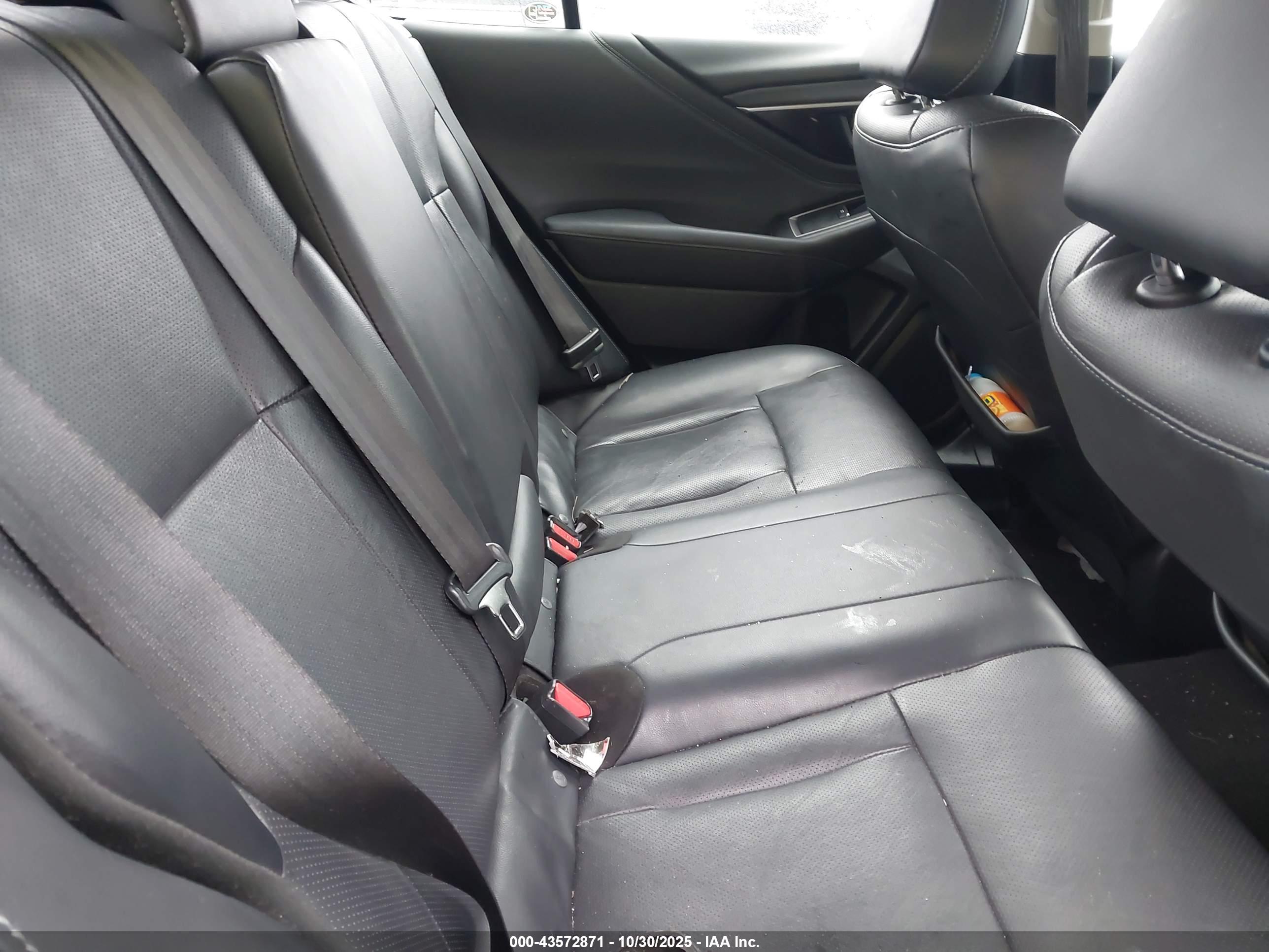 SUBARU LEGACY image 8