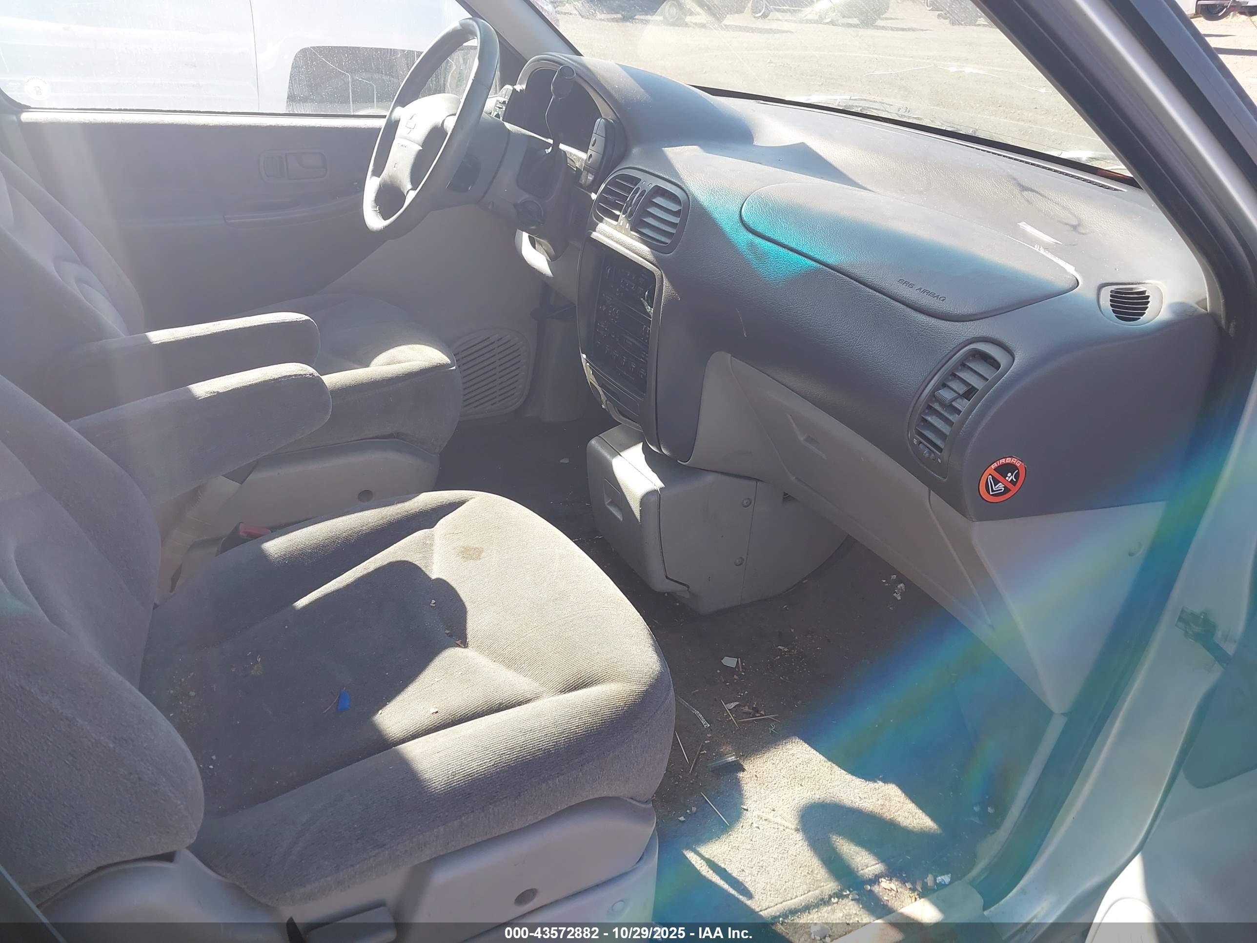 NISSAN QUEST image 5
