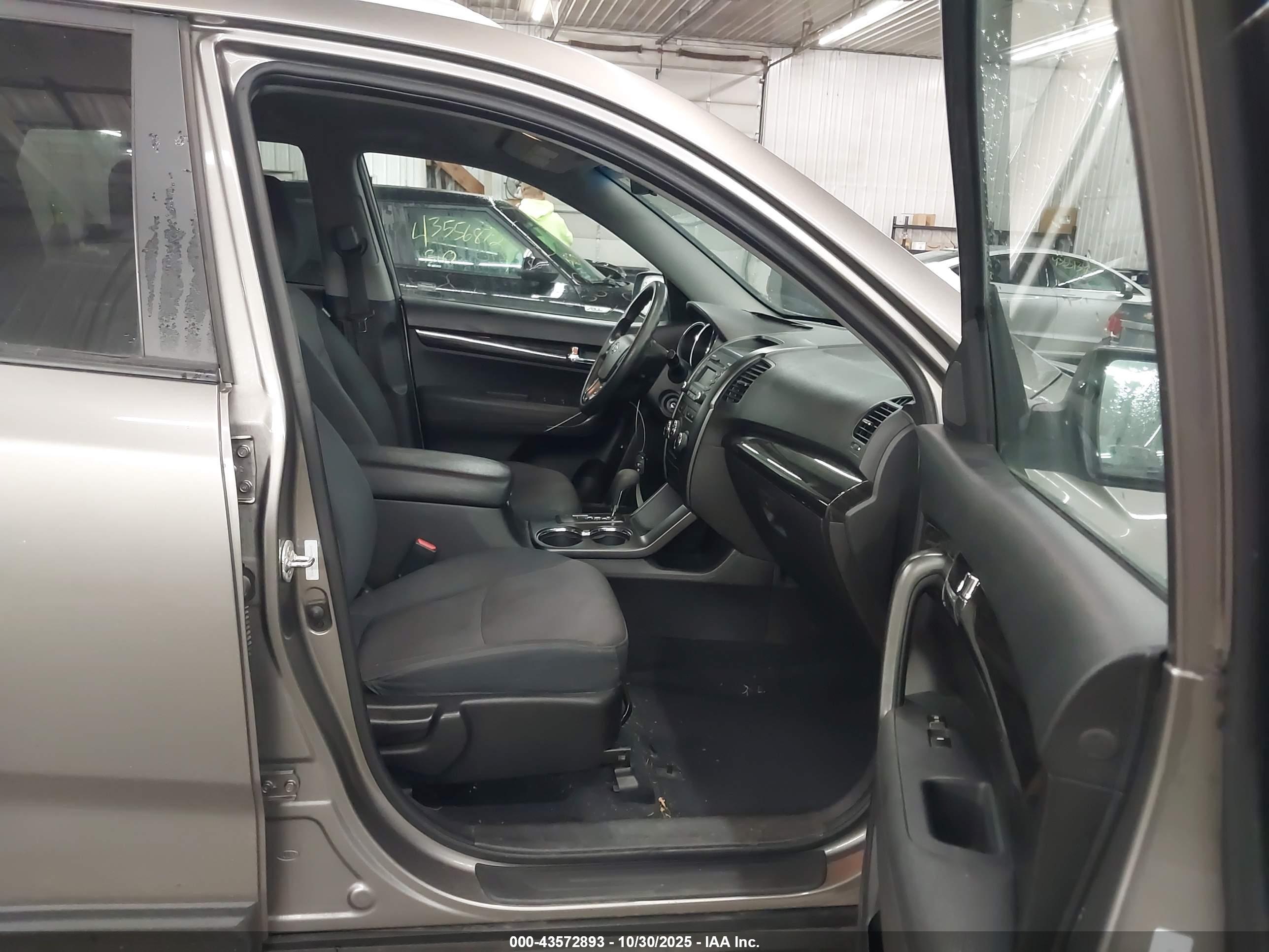 KIA SORENTO image 5