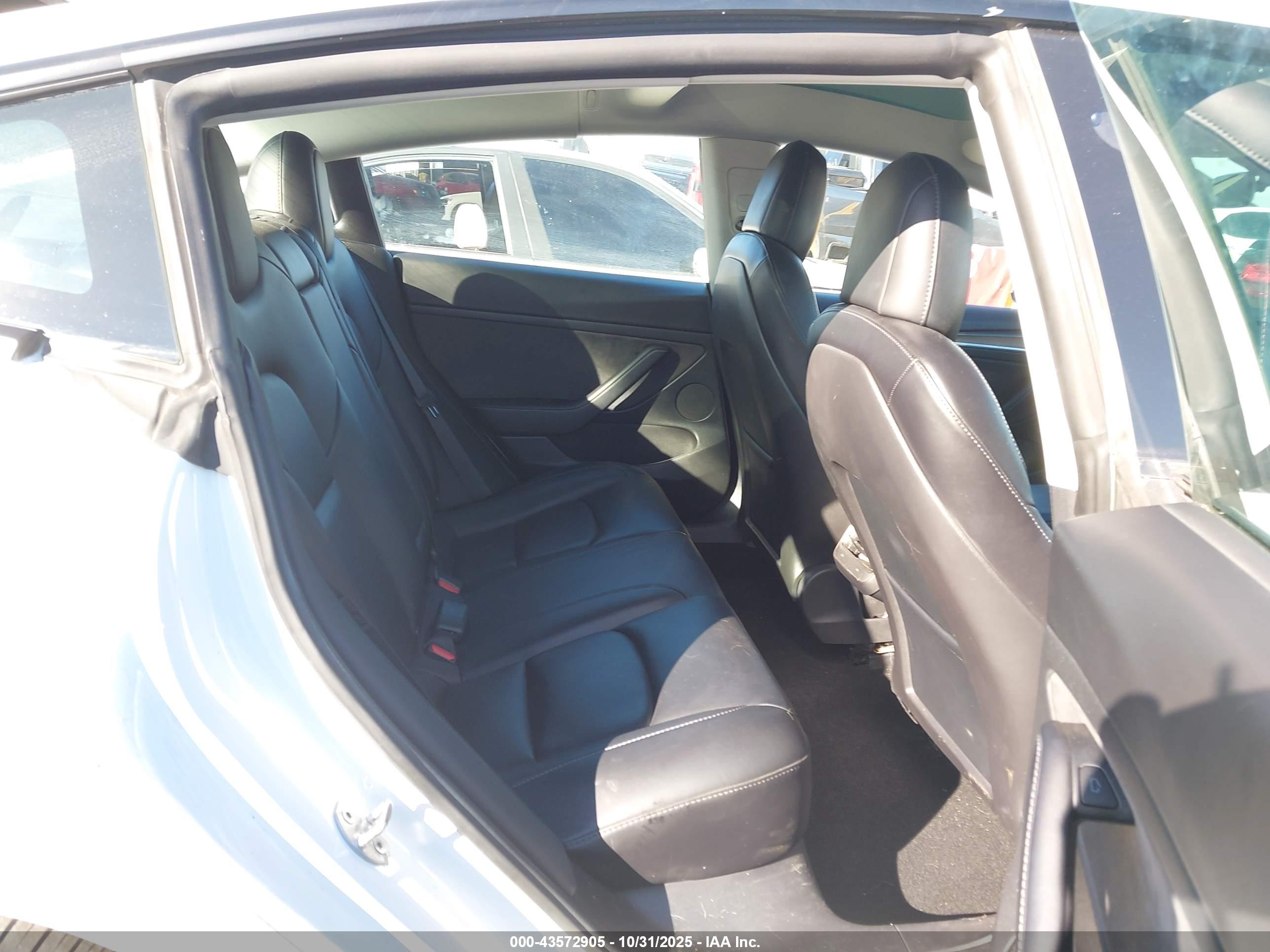 TESLA MODEL image 8