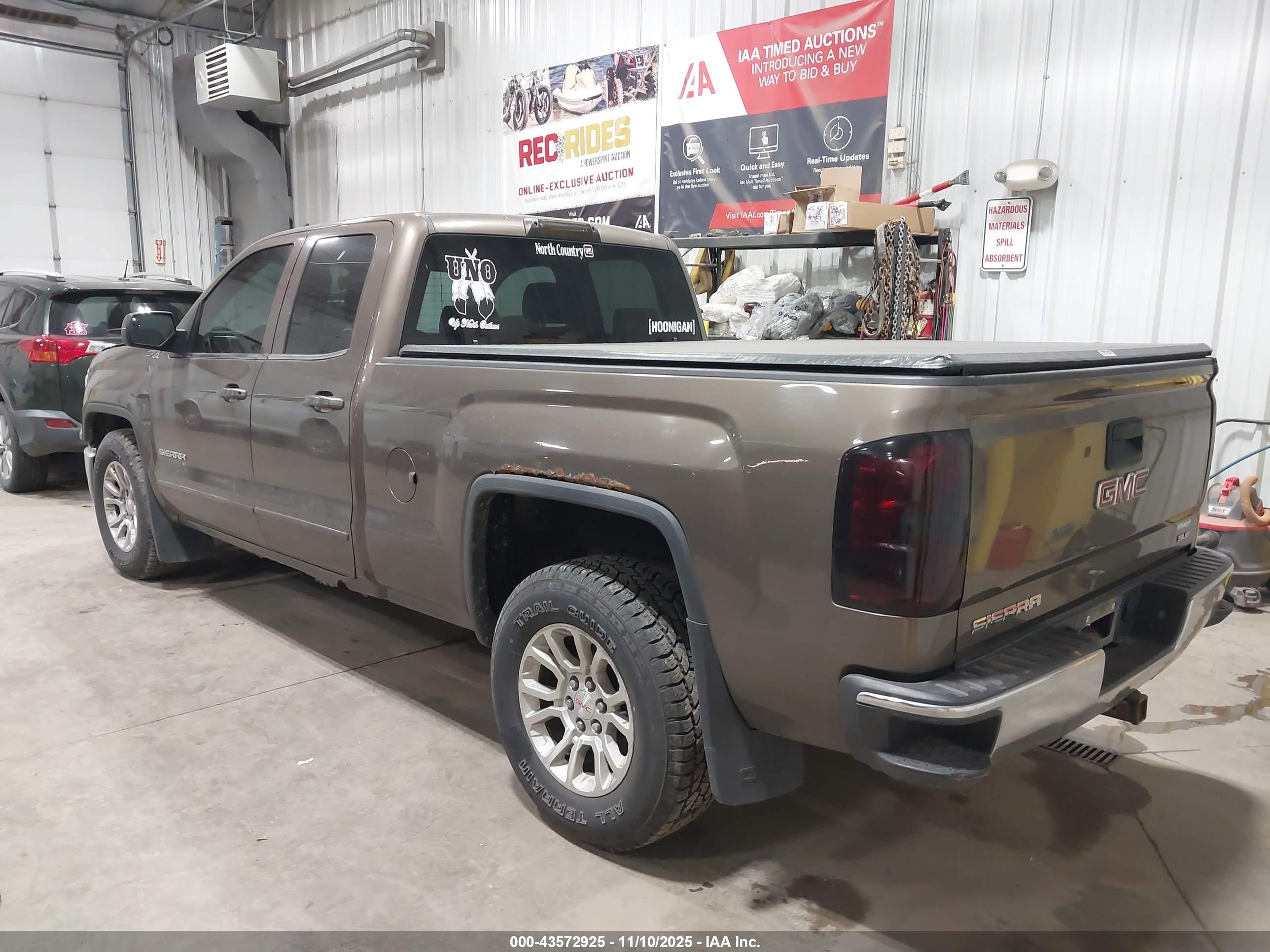 GMC SIERRA image 3