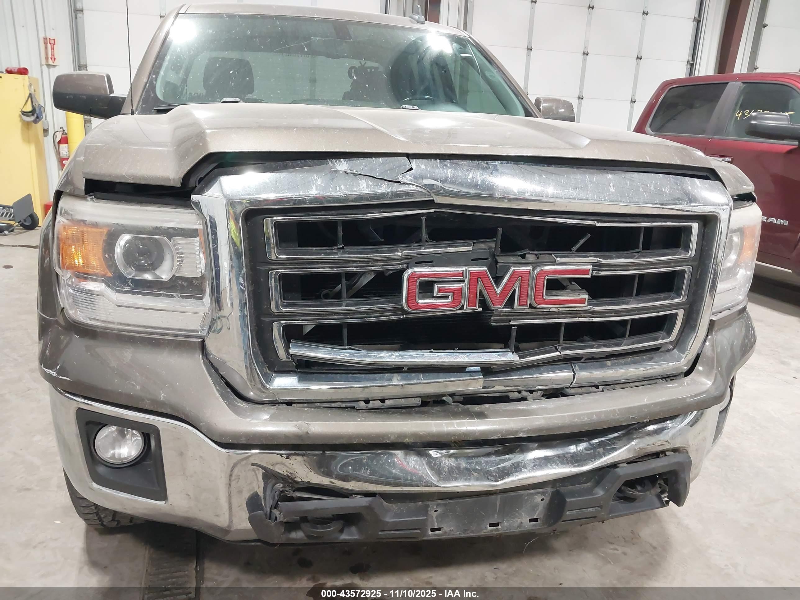 GMC SIERRA image 6
