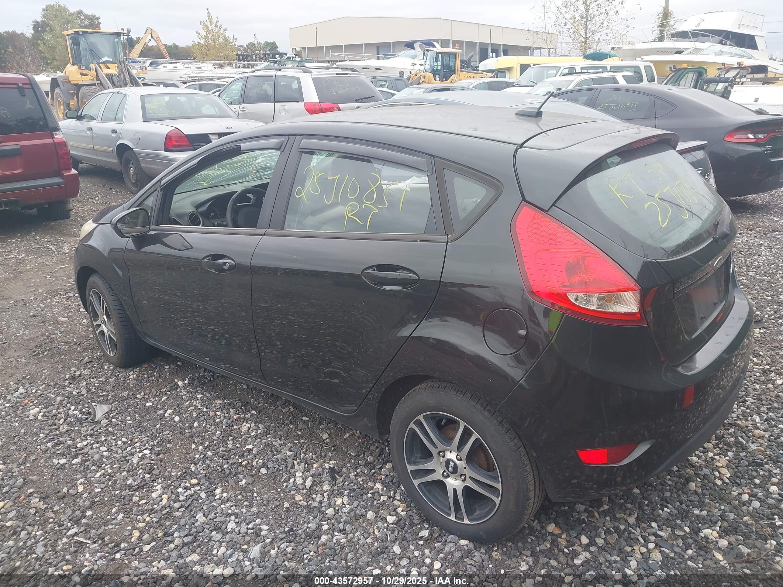 FORD FIESTA image 3
