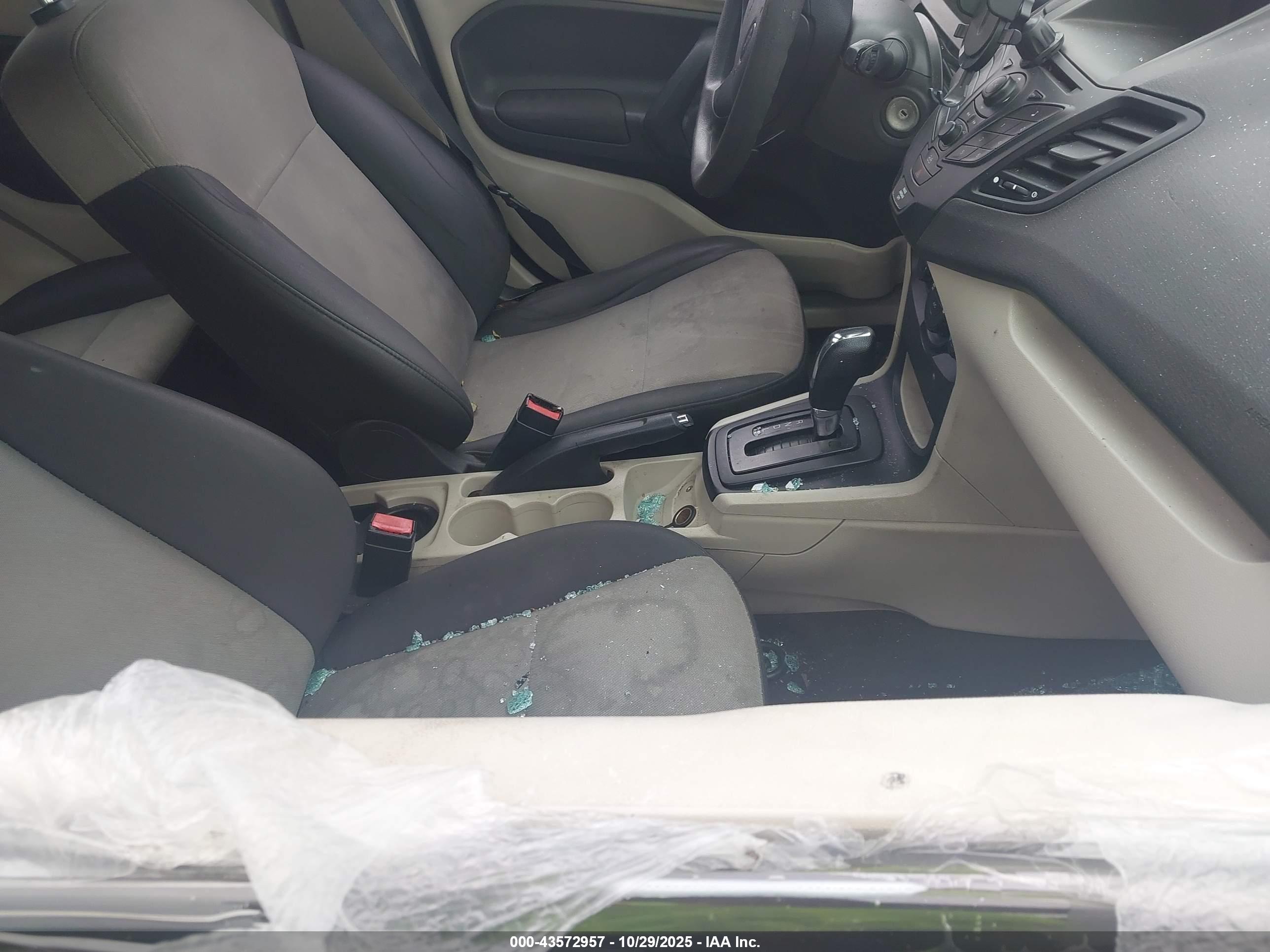 FORD FIESTA image 5