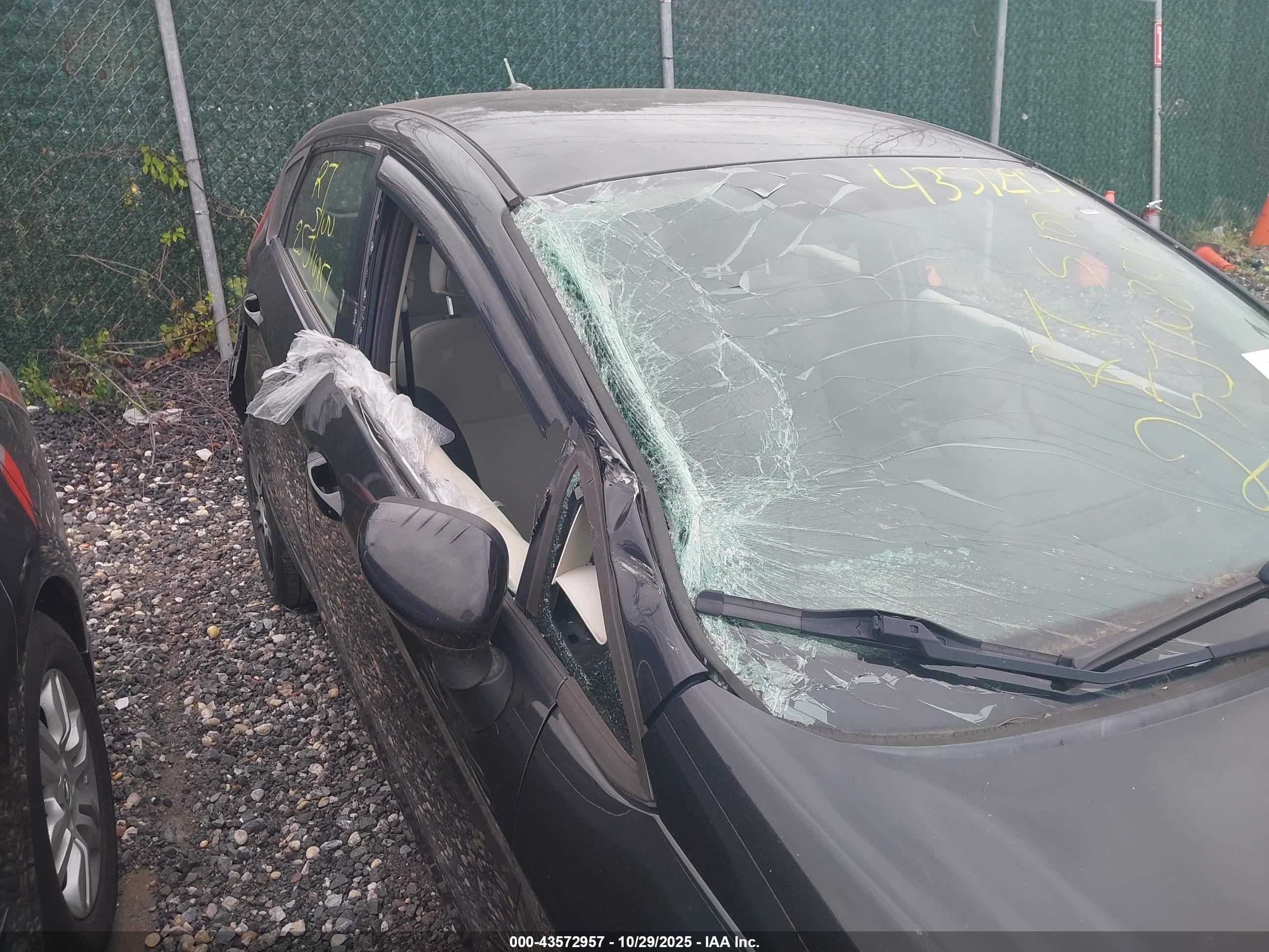 FORD FIESTA image 6