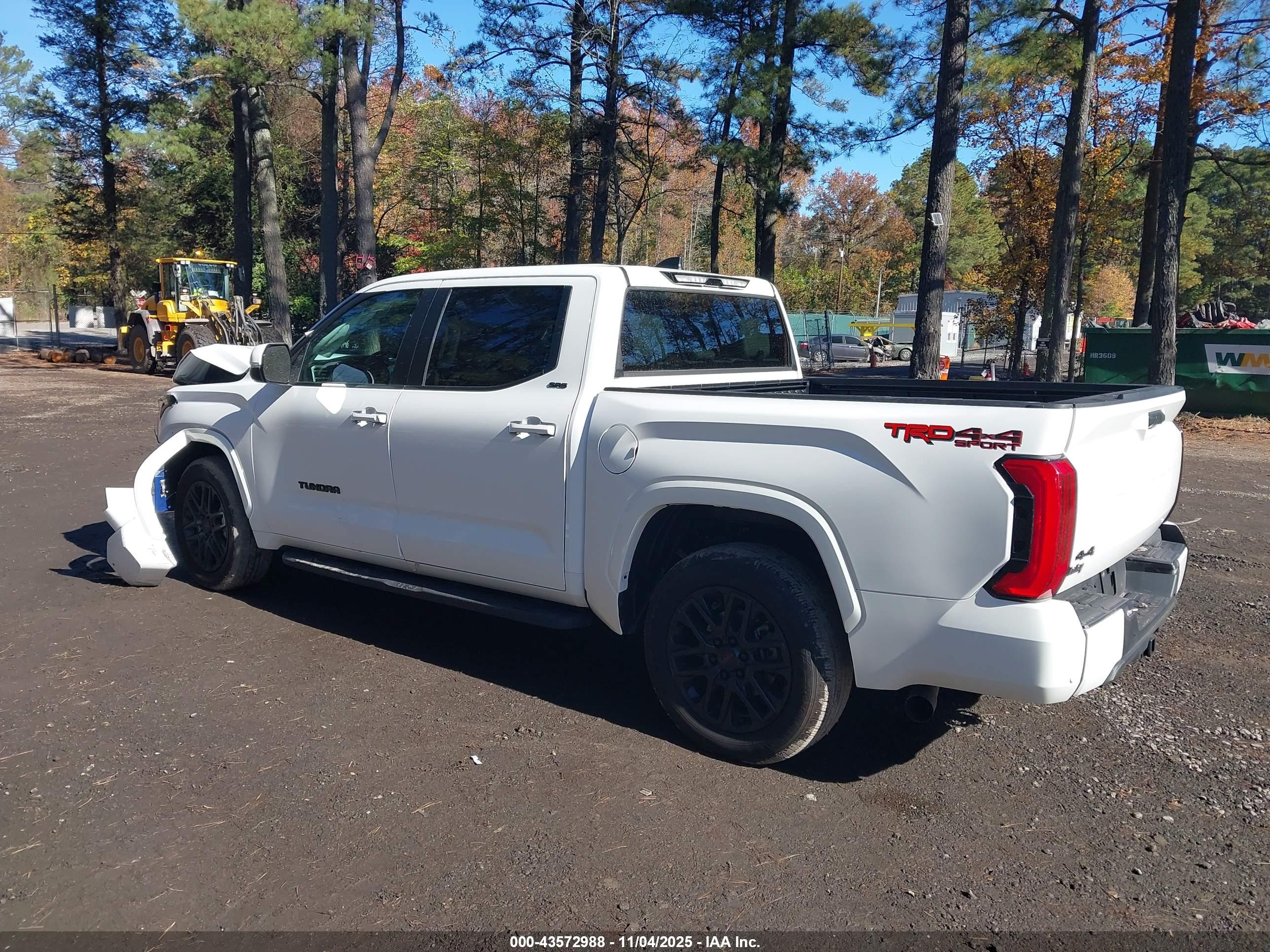 TOYOTA TUNDRA image 3