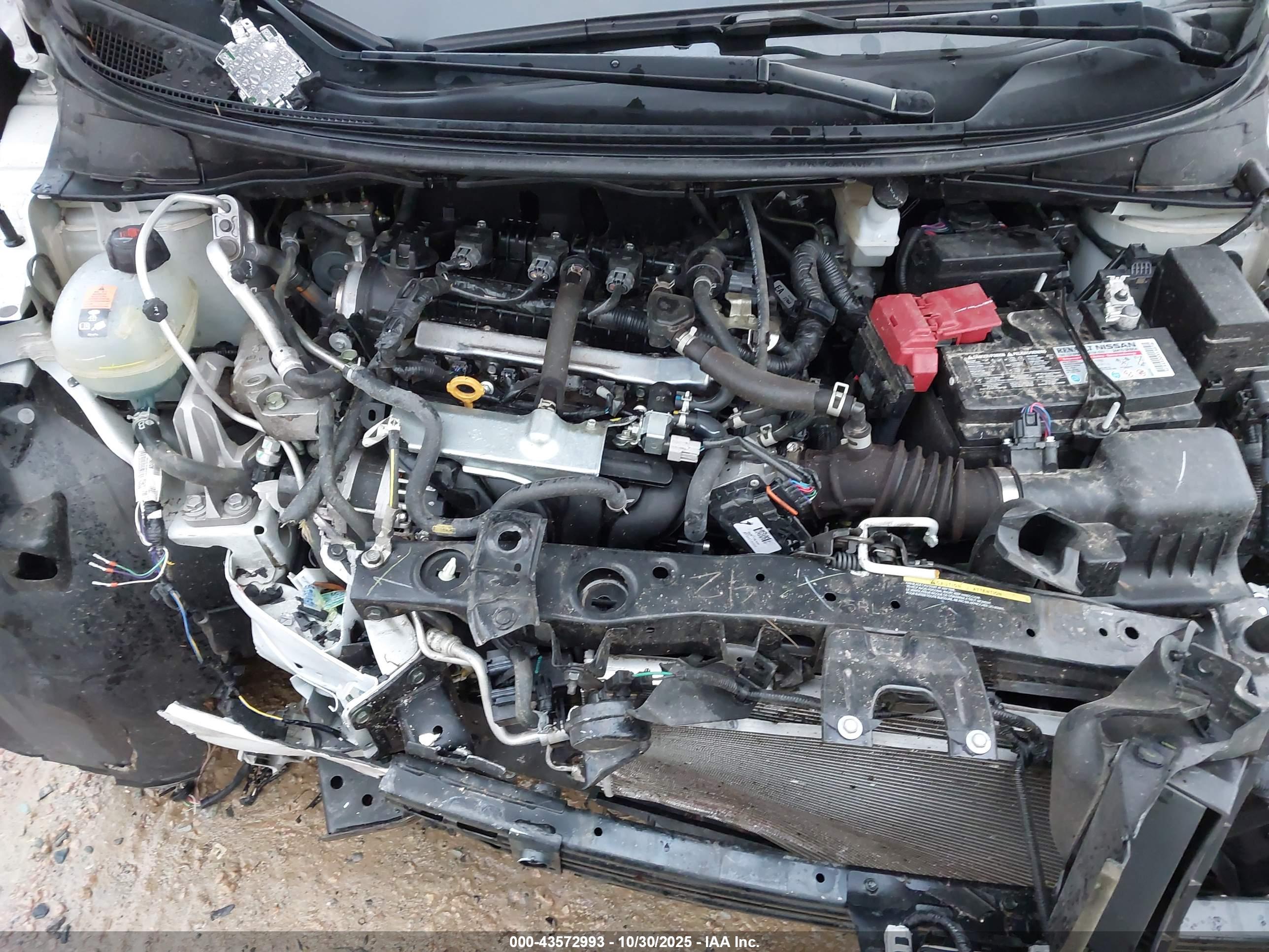 NISSAN VERSA image 10