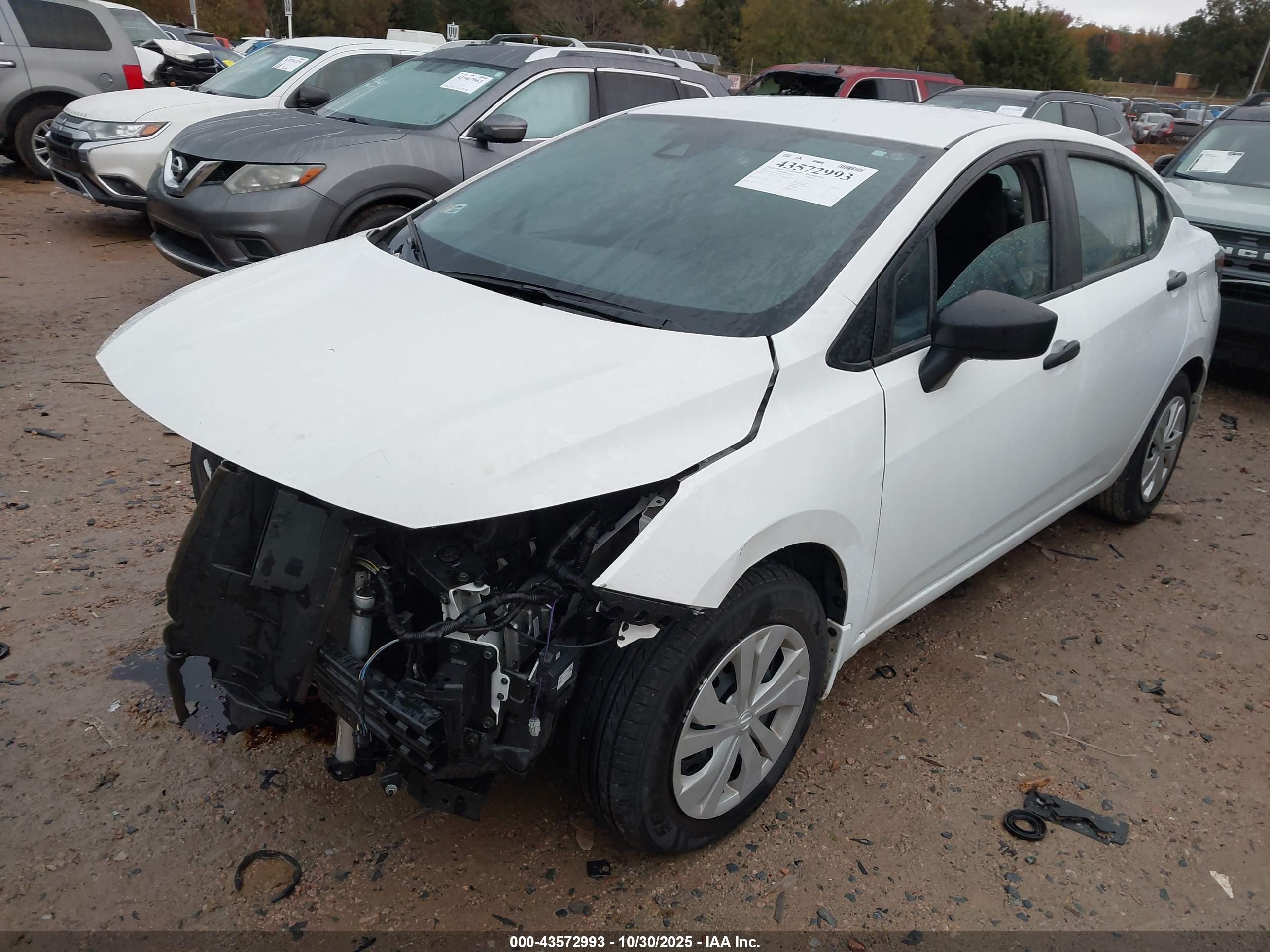 NISSAN VERSA image 2