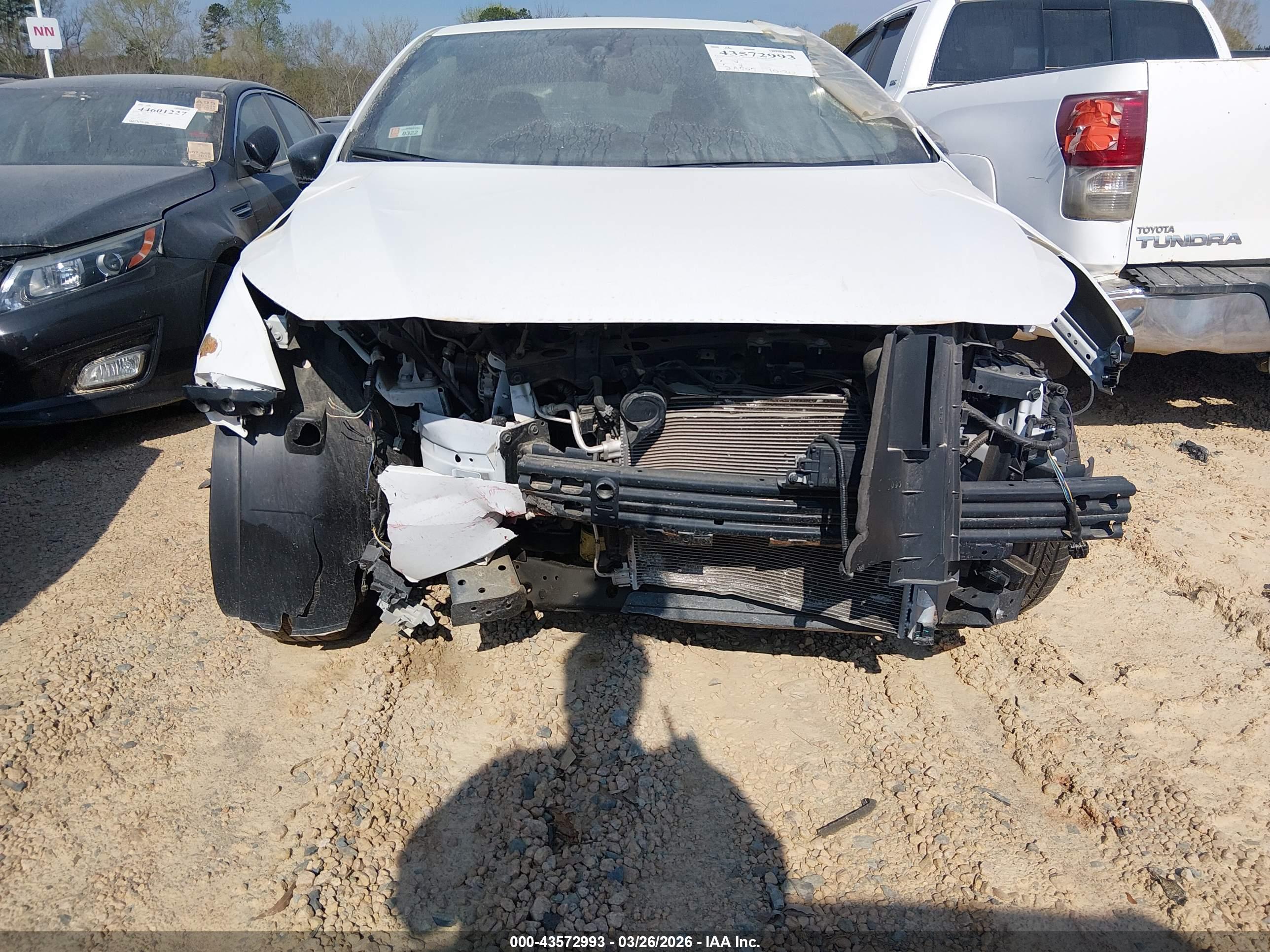NISSAN VERSA image 6