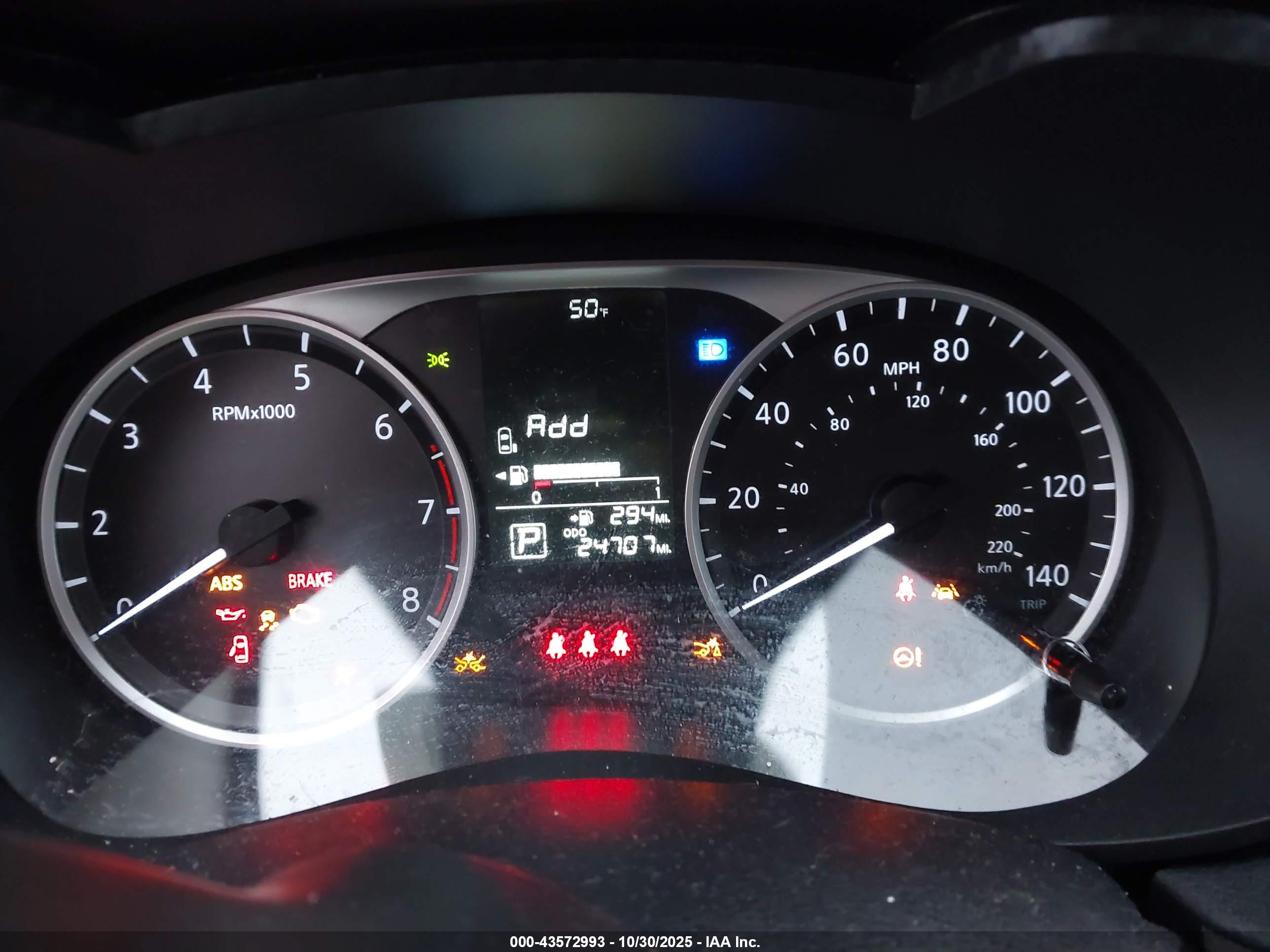 NISSAN VERSA image 7
