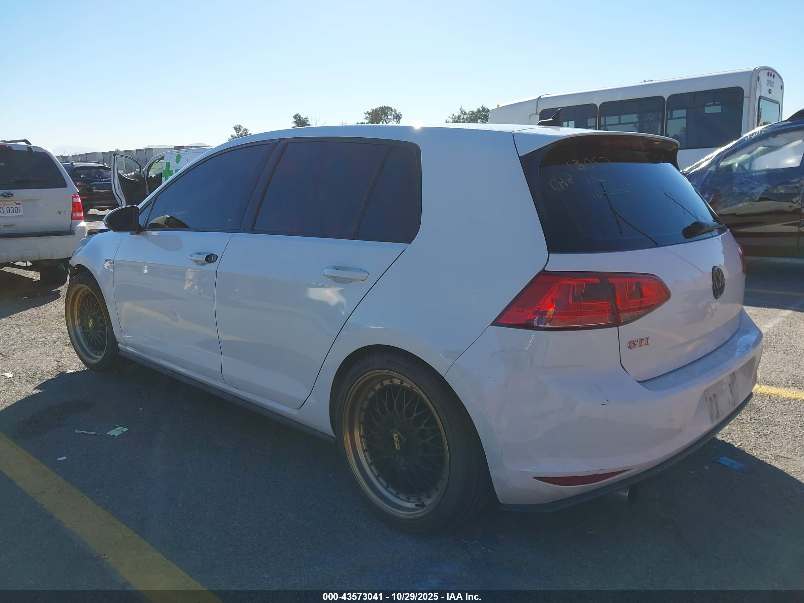 VOLKSWAGEN GOLF image 3