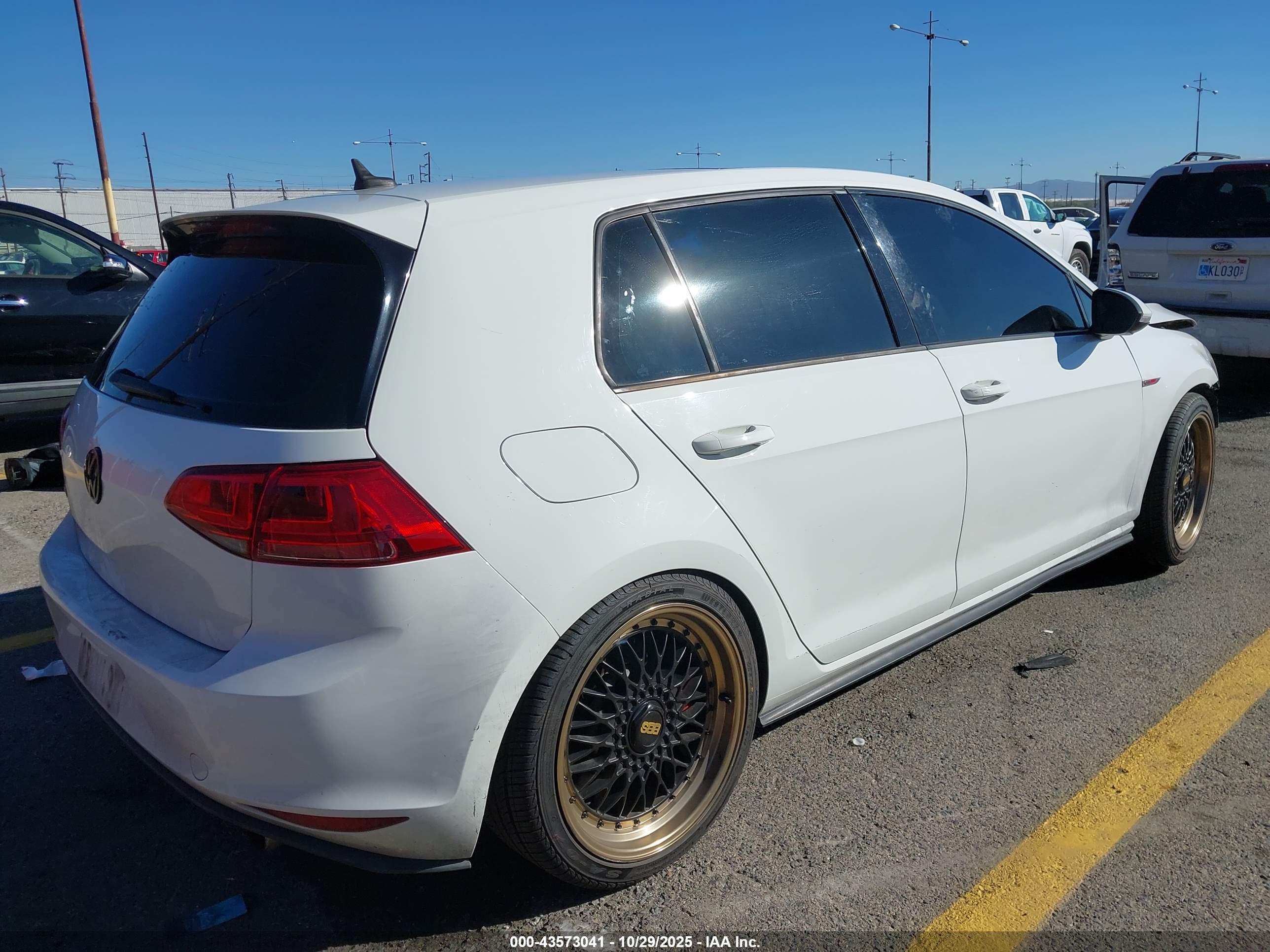 VOLKSWAGEN GOLF image 4