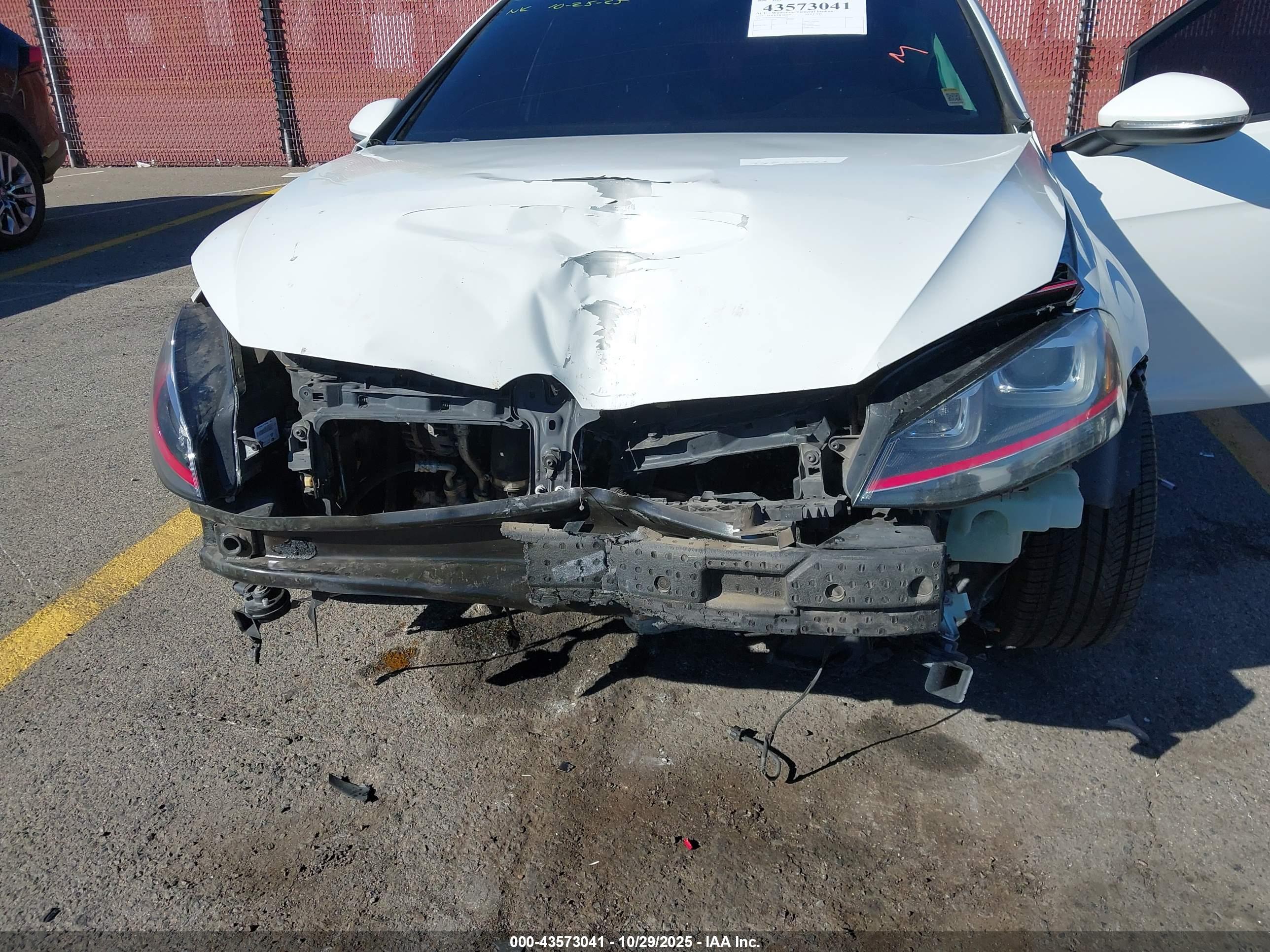 VOLKSWAGEN GOLF image 6