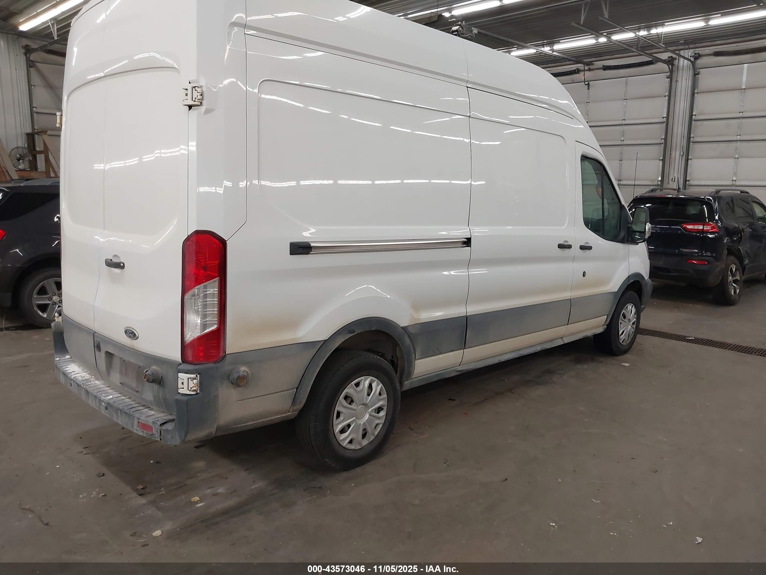 FORD TRANSIT-350 image 4