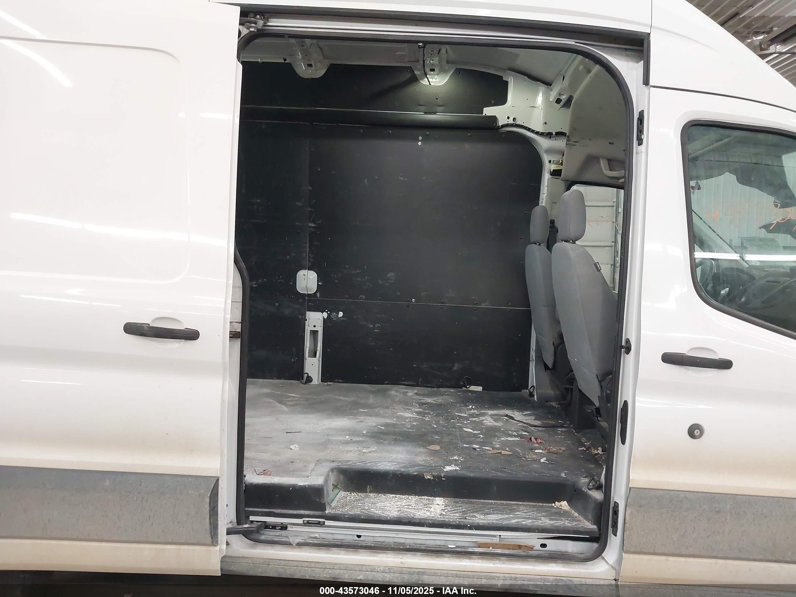 FORD TRANSIT-350 image 8