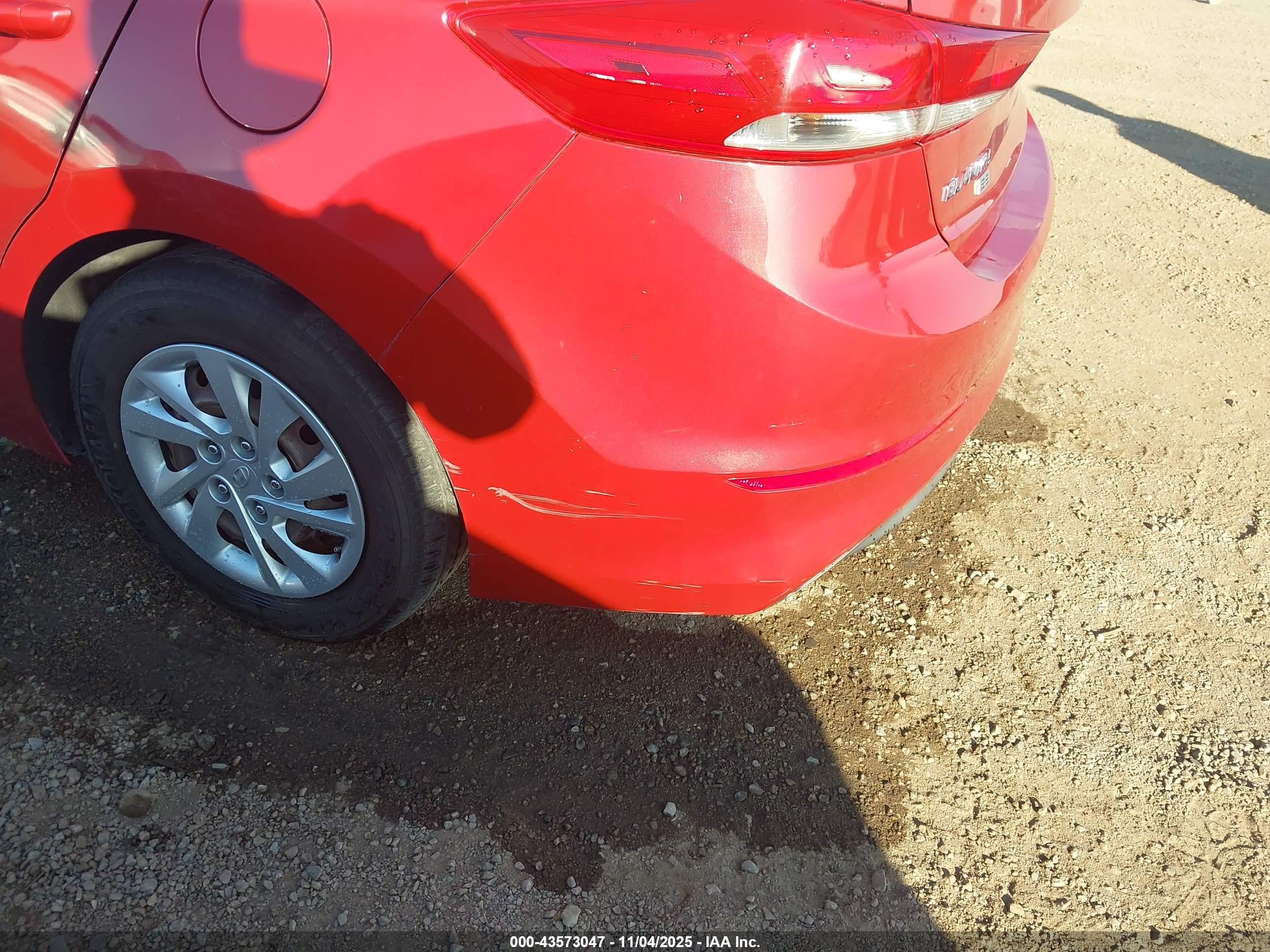 HYUNDAI ELANTRA image 6