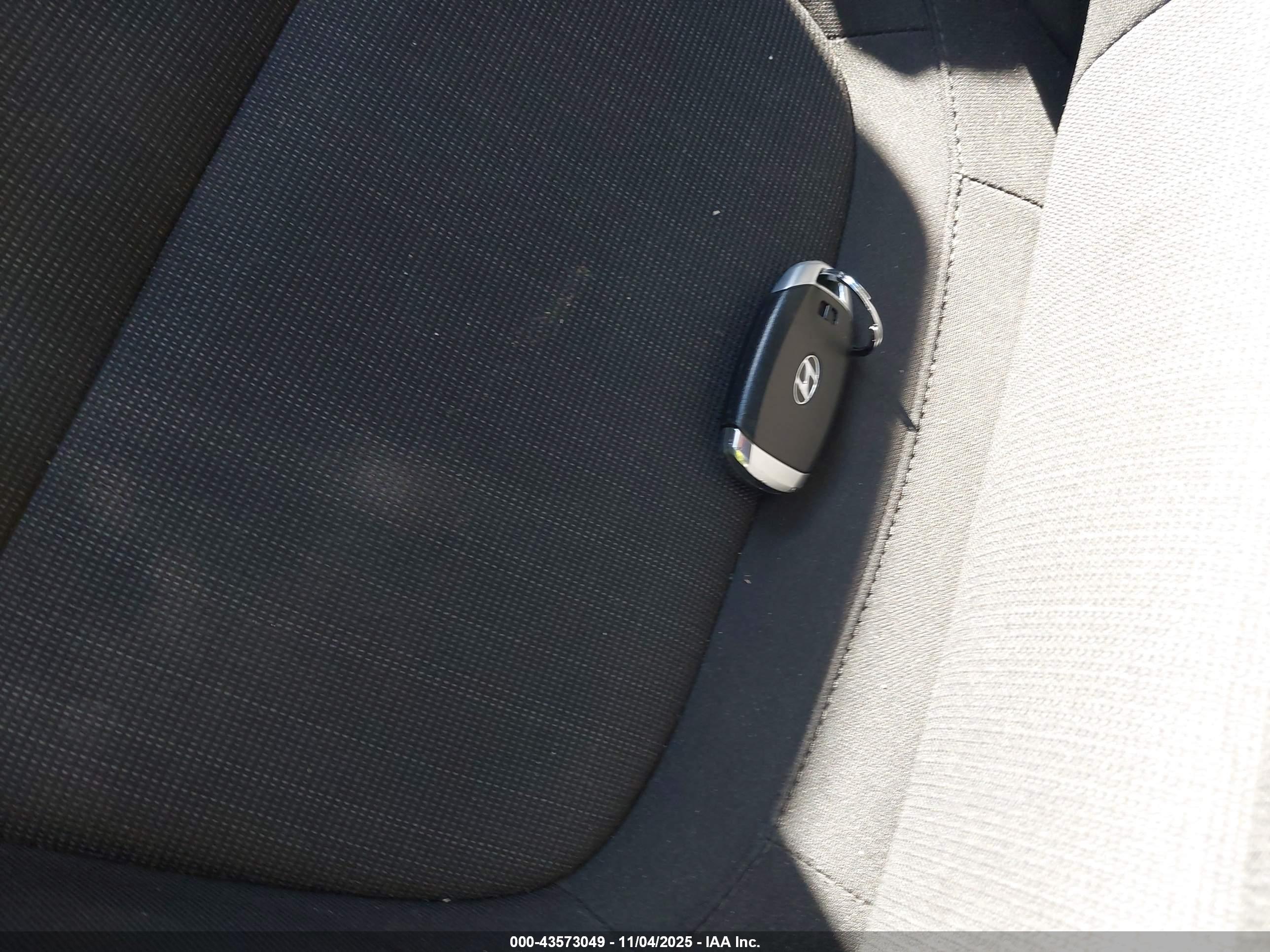 HYUNDAI KONA image 11