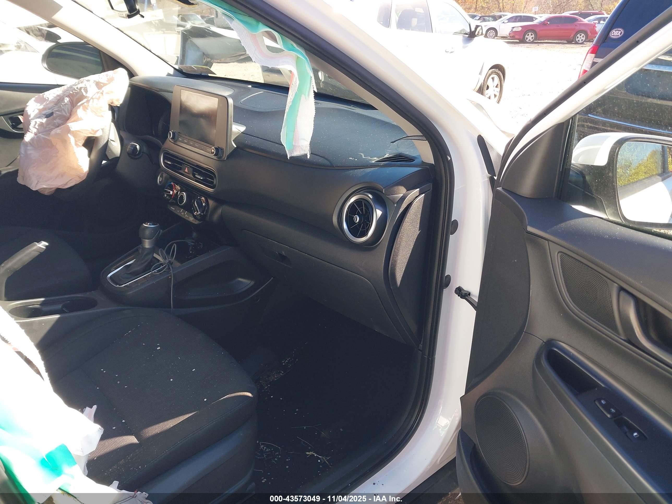 HYUNDAI KONA image 5