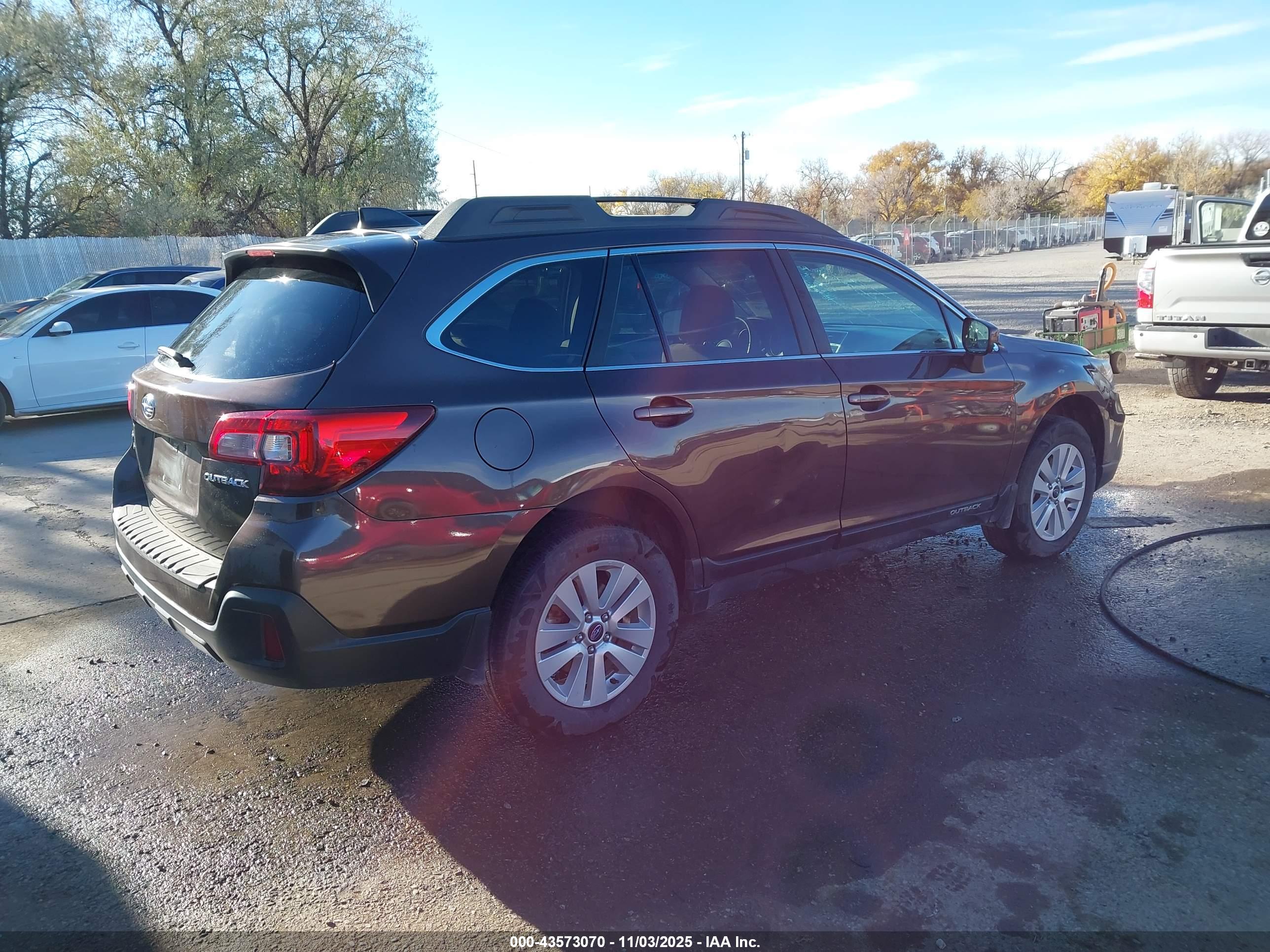 SUBARU OUTBACK image 4