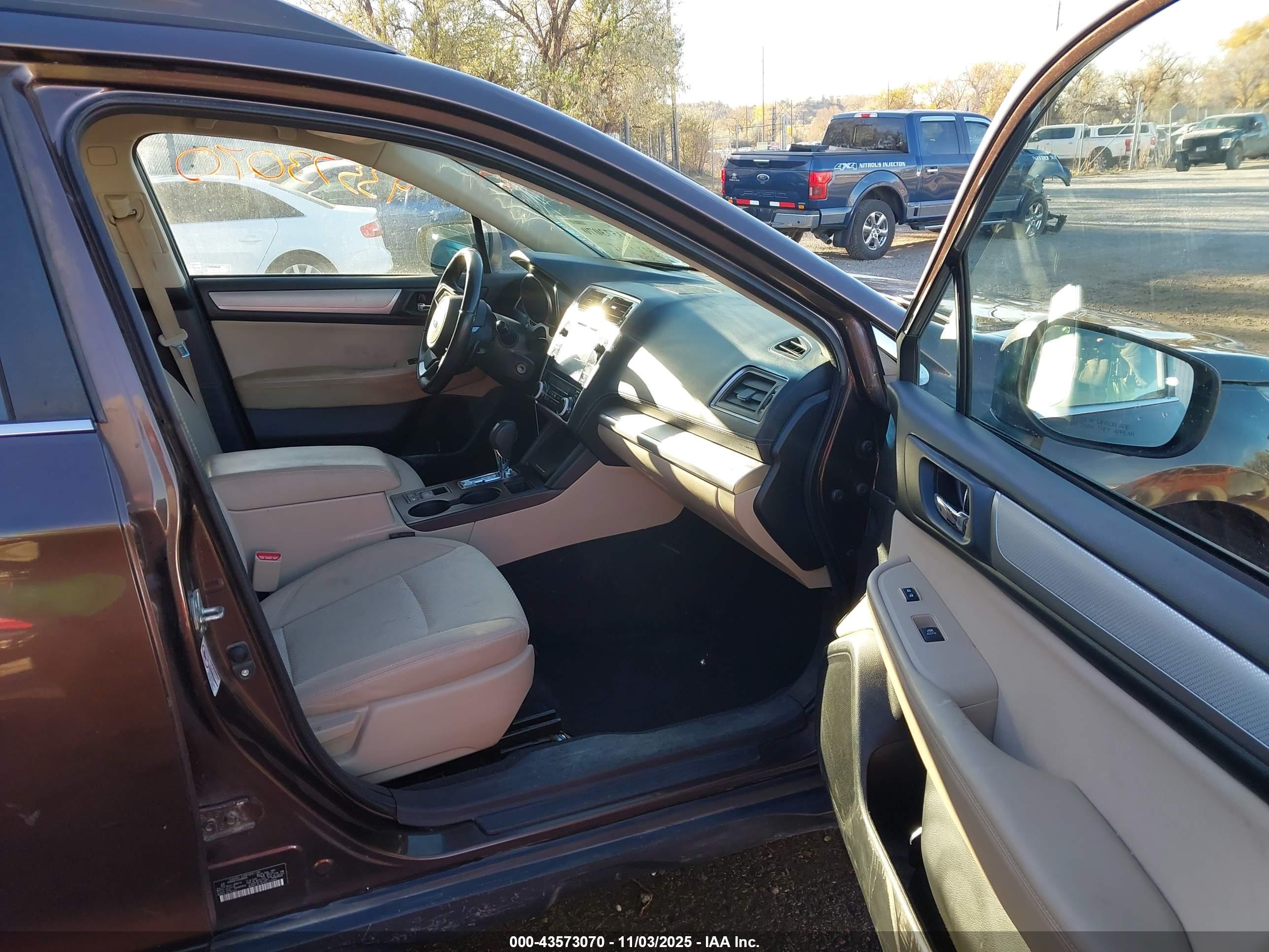SUBARU OUTBACK image 5