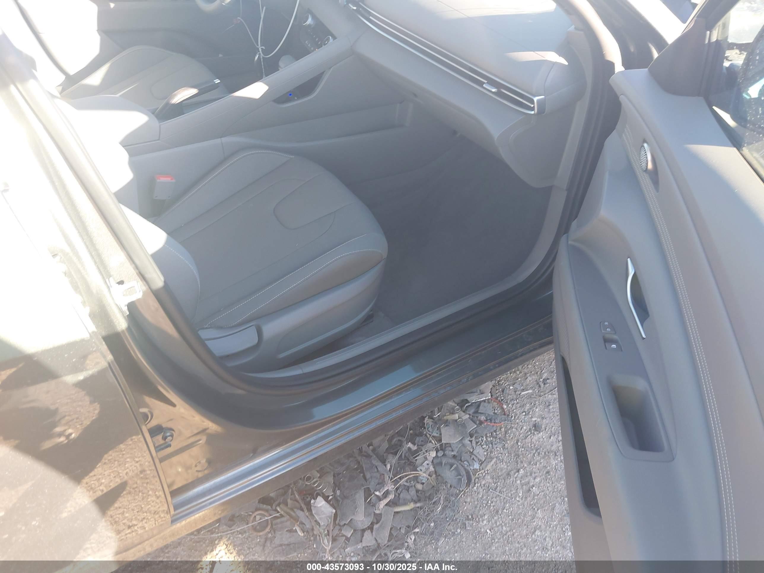 HYUNDAI ELANTRA image 5