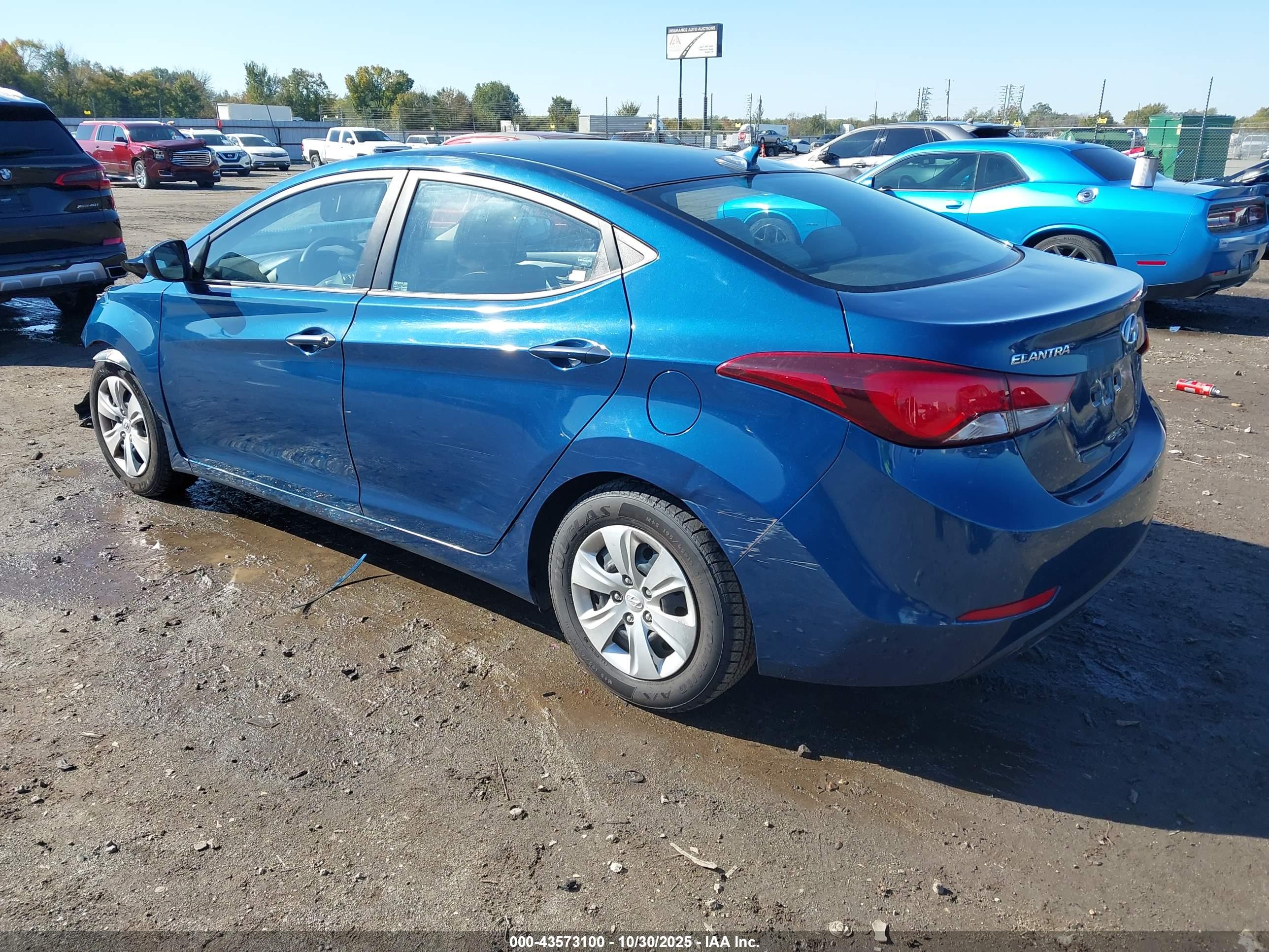 HYUNDAI ELANTRA image 3