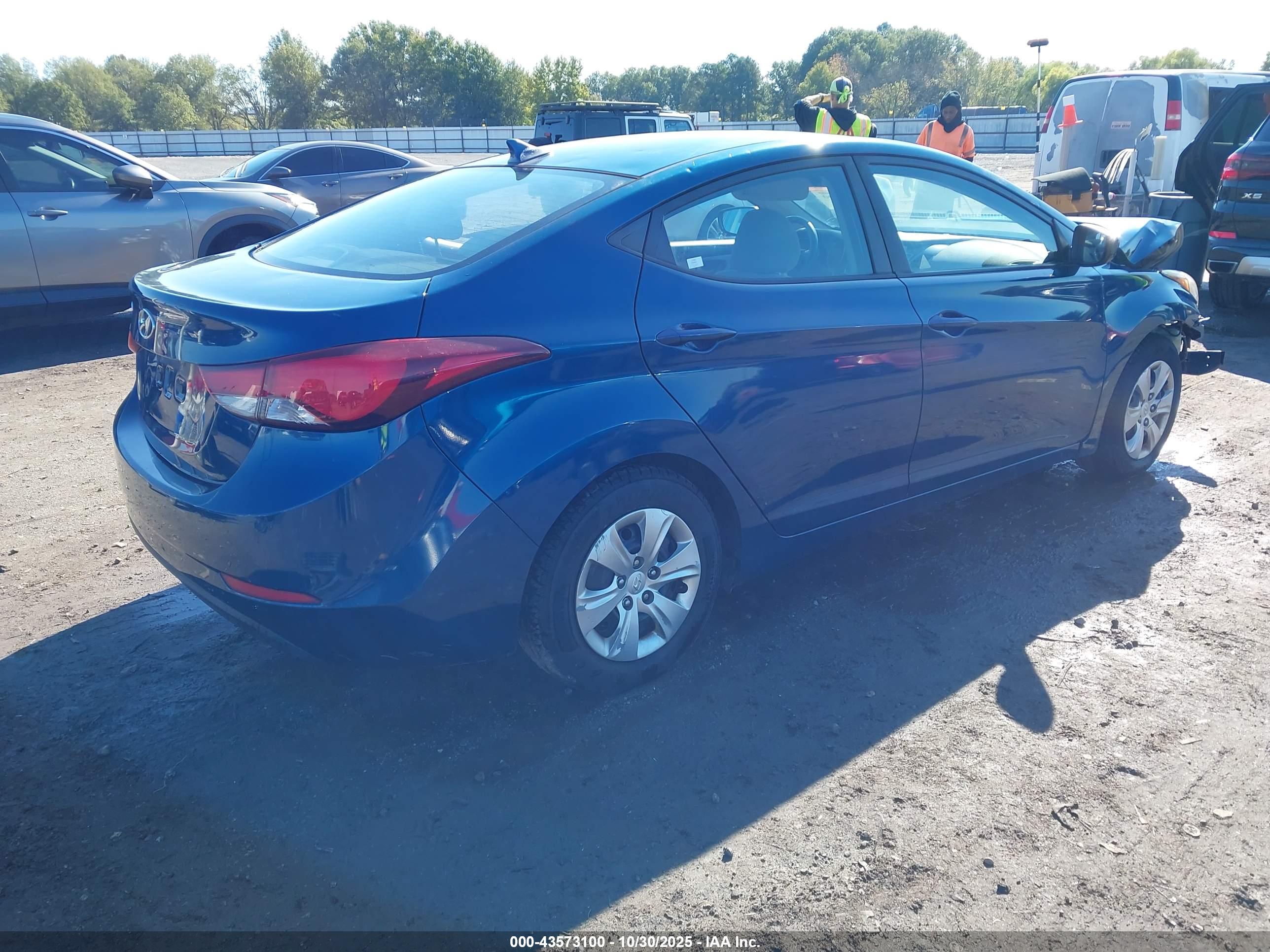 HYUNDAI ELANTRA image 4