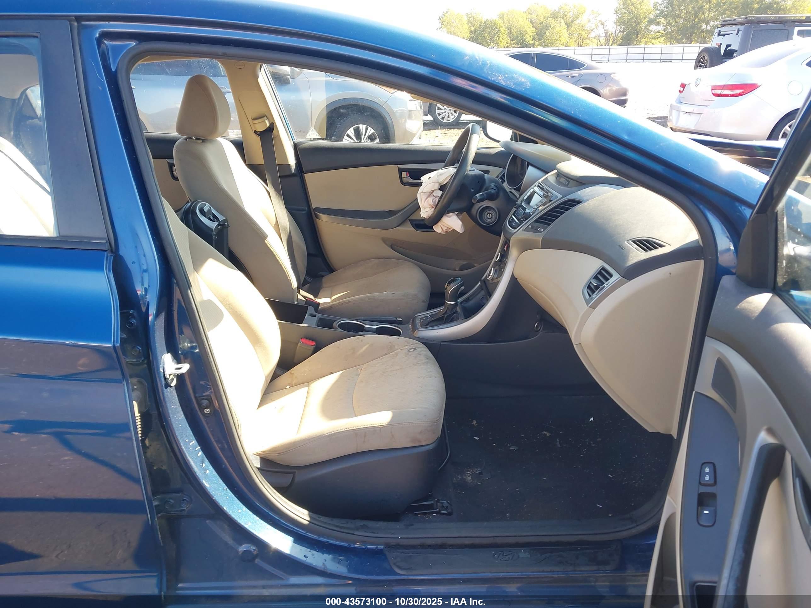 HYUNDAI ELANTRA image 5