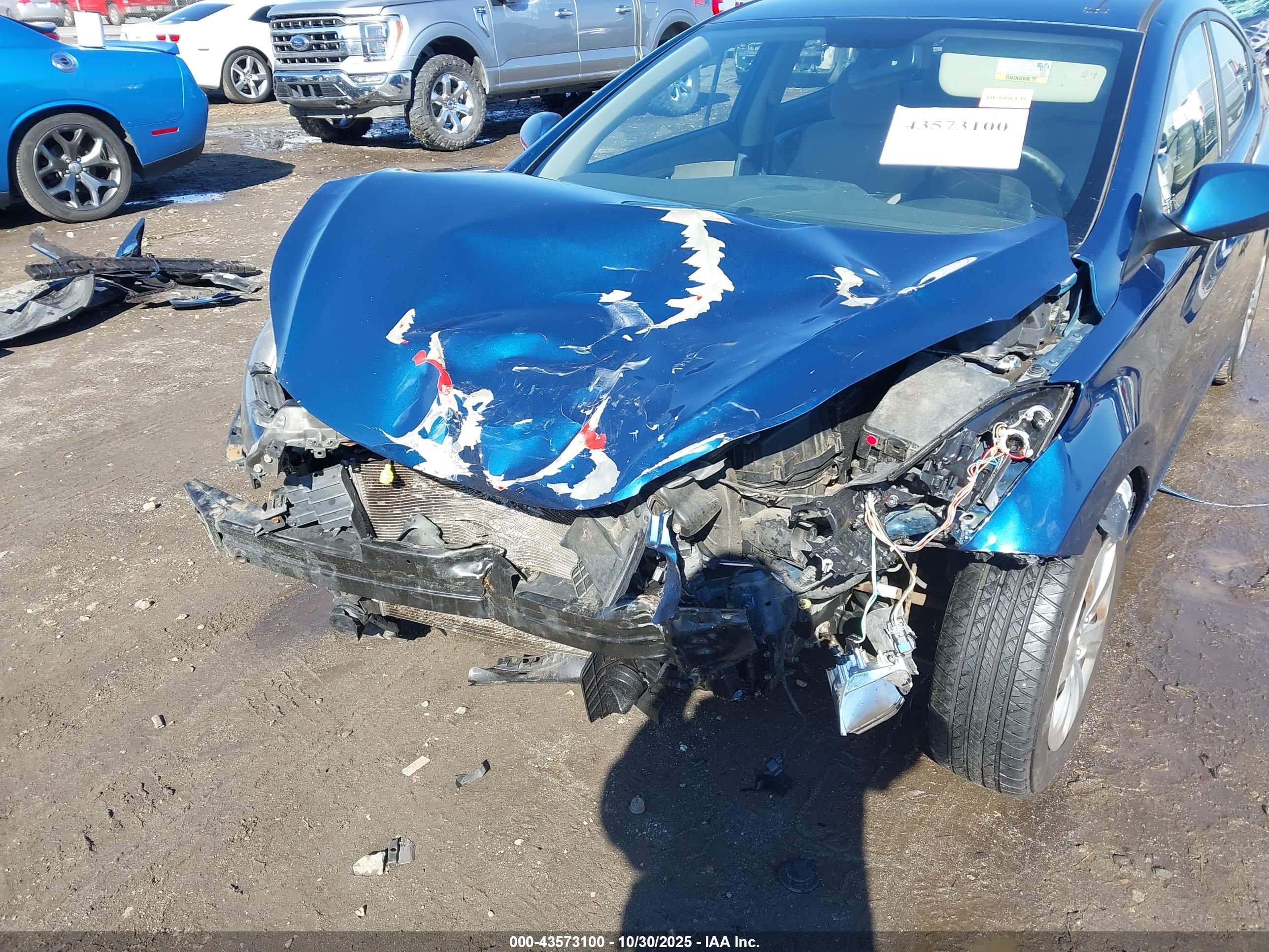 HYUNDAI ELANTRA image 6