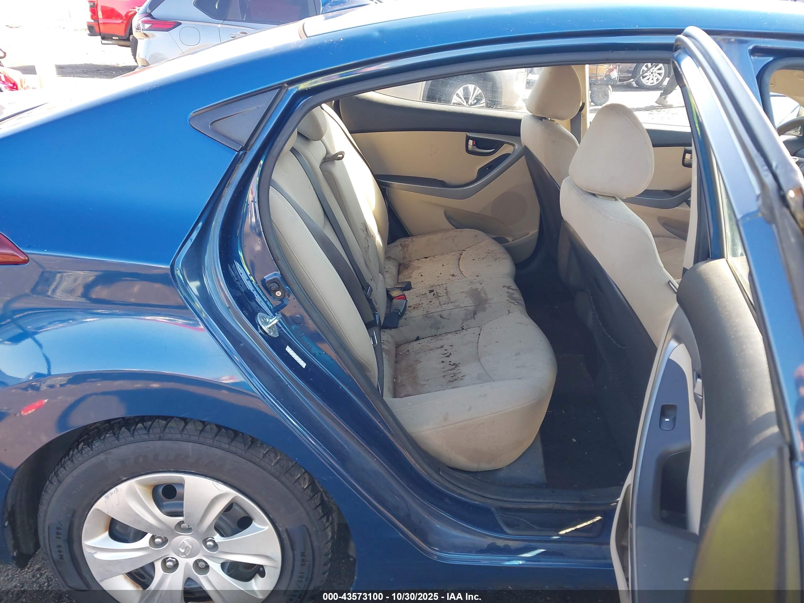HYUNDAI ELANTRA image 8