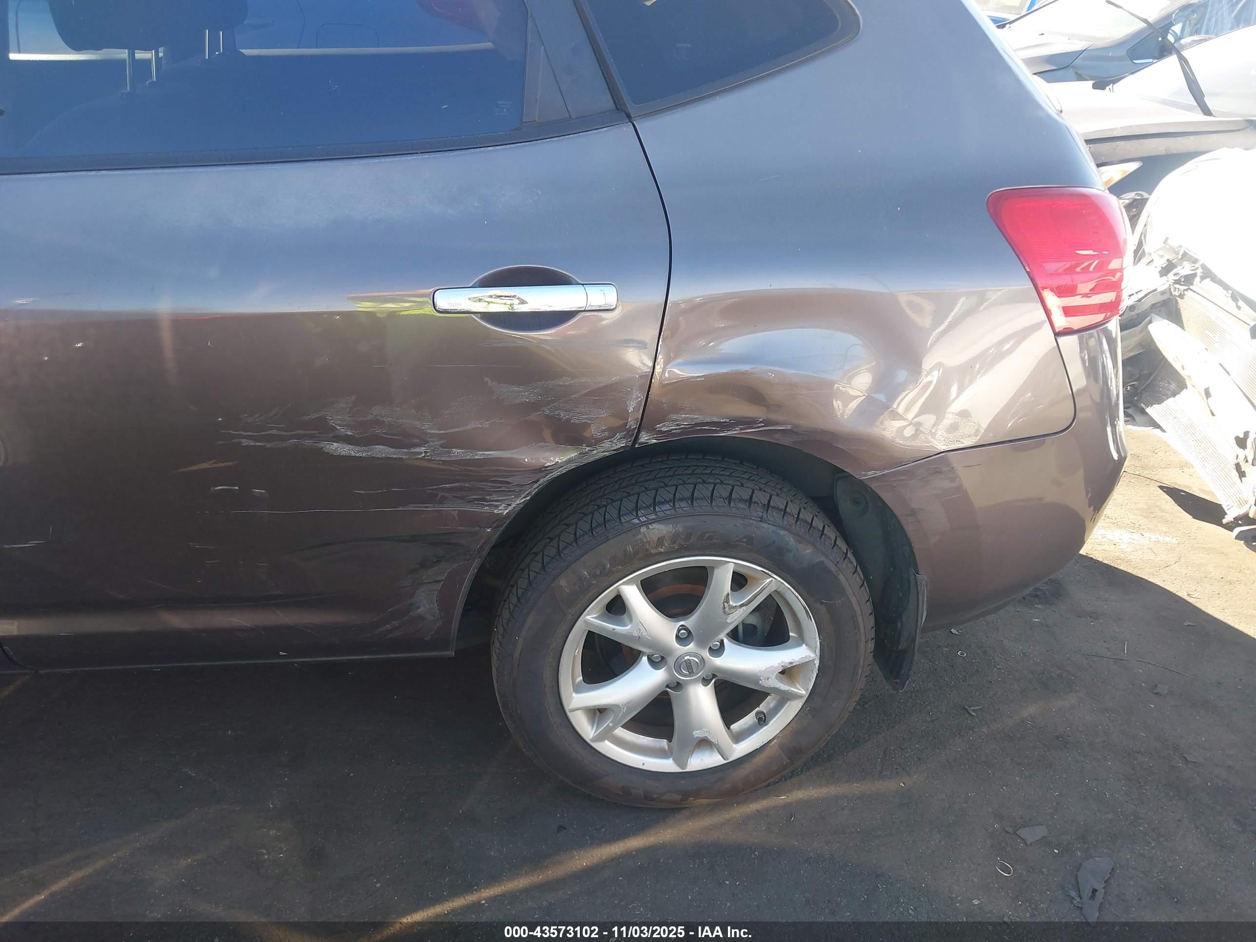 NISSAN ROGUE image 6