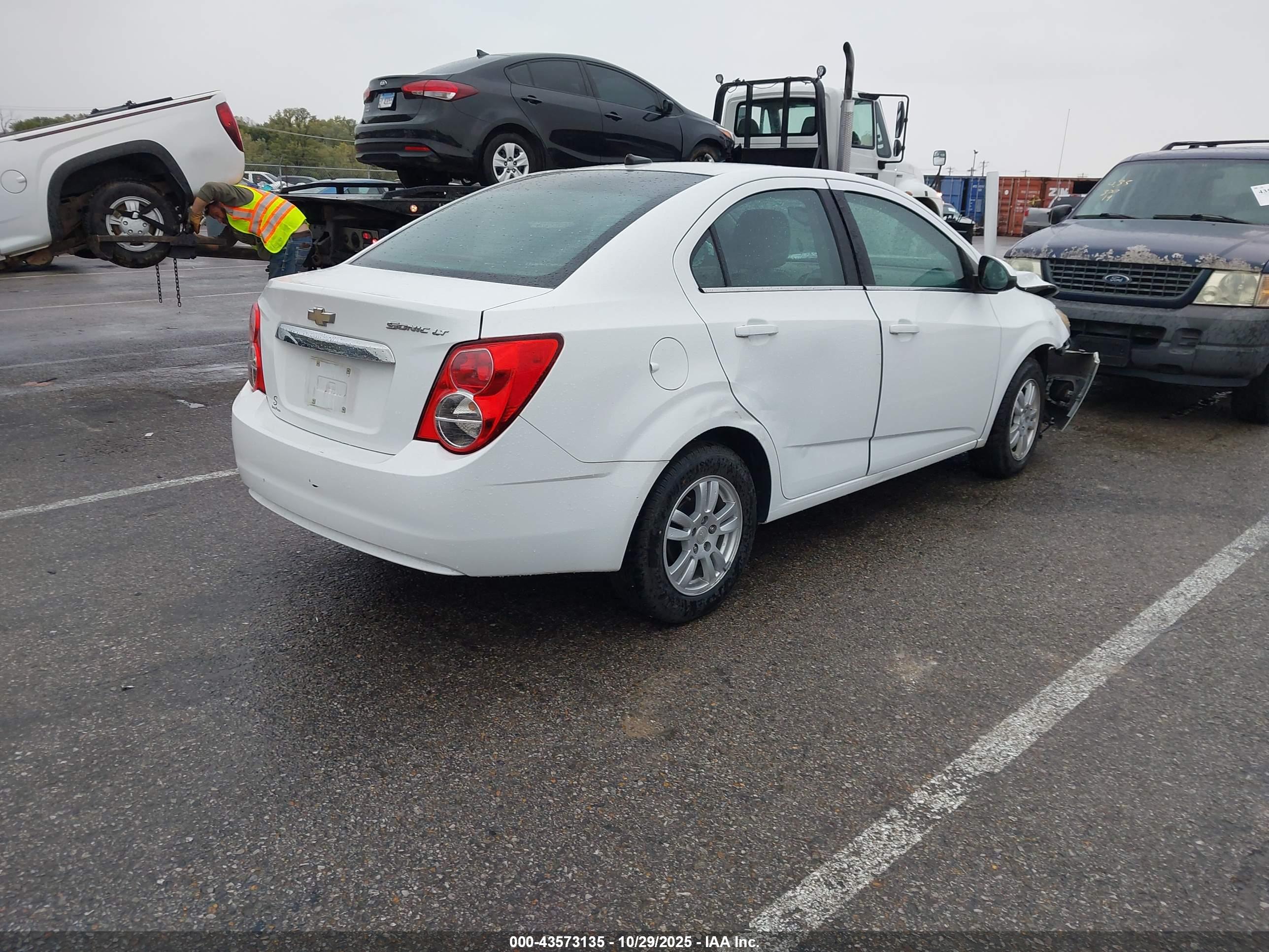 CHEVROLET SONIC image 4